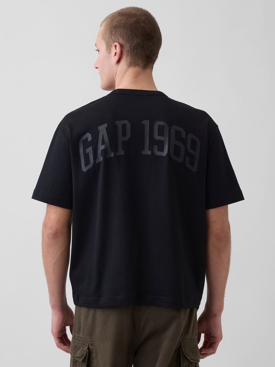 T-shirt in puro cotone a maniche corte con logo GAP Uomo_1