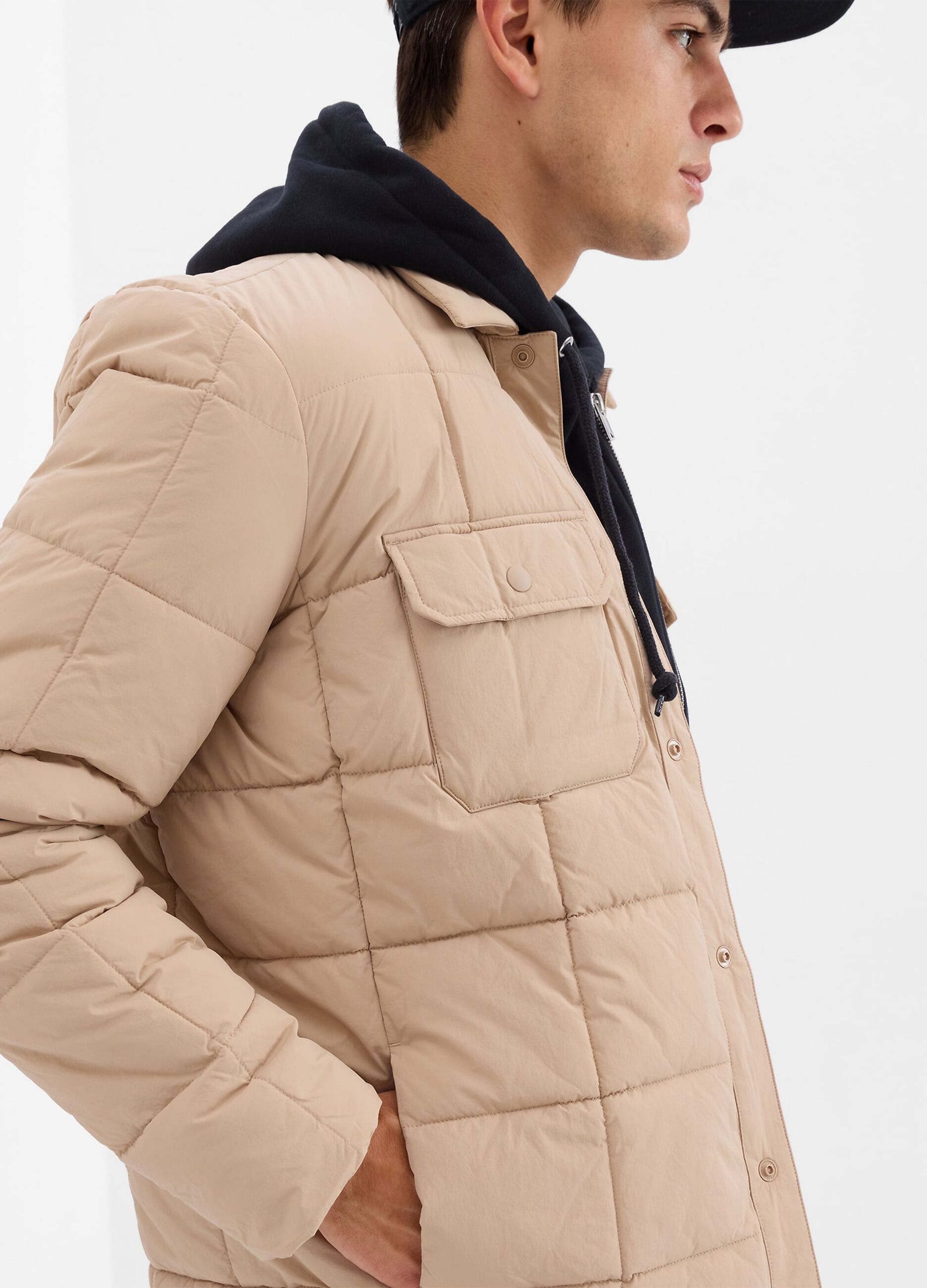 Quilted jacket with pockets._2
