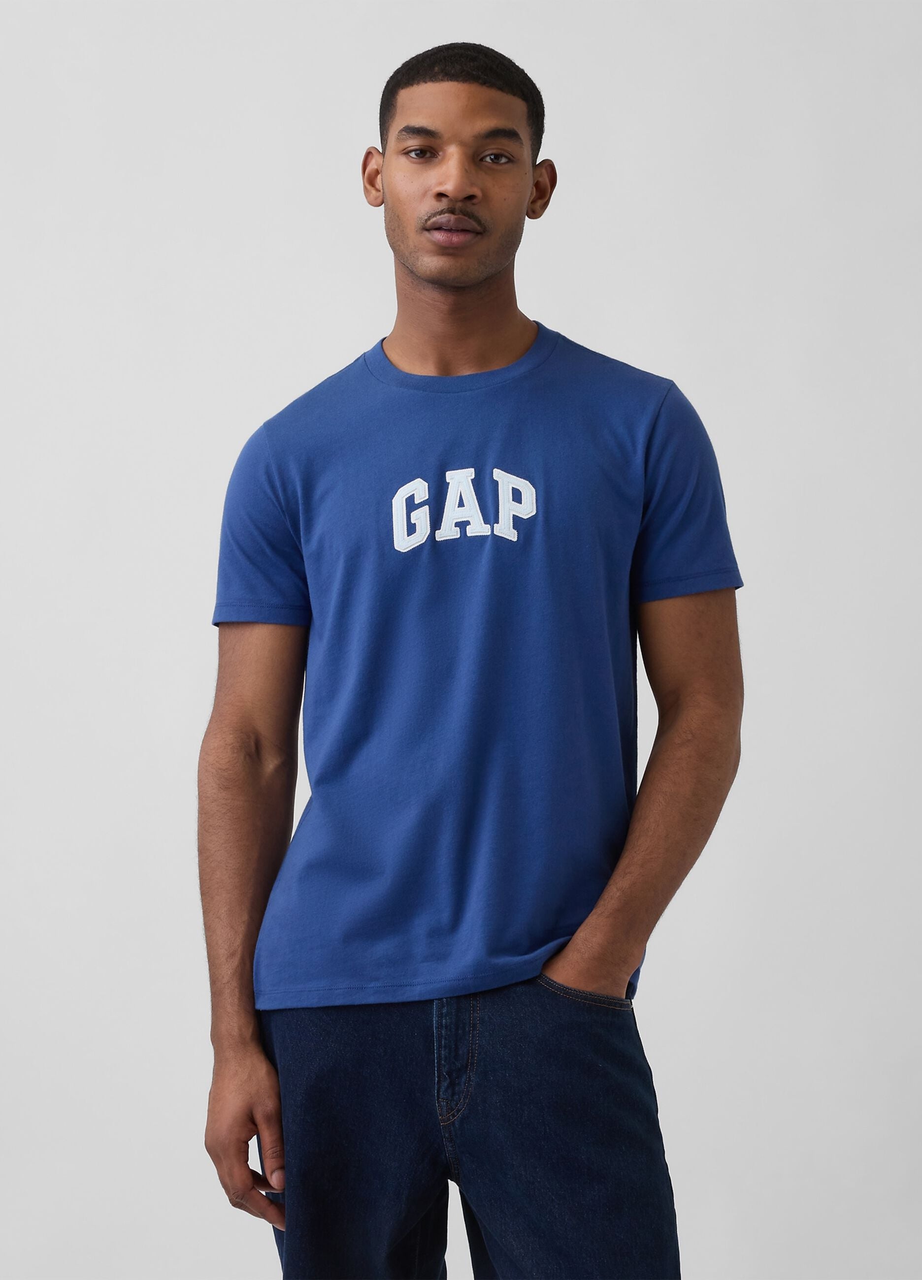 T-shirt a maniche corte con logo GAP in puro cotone