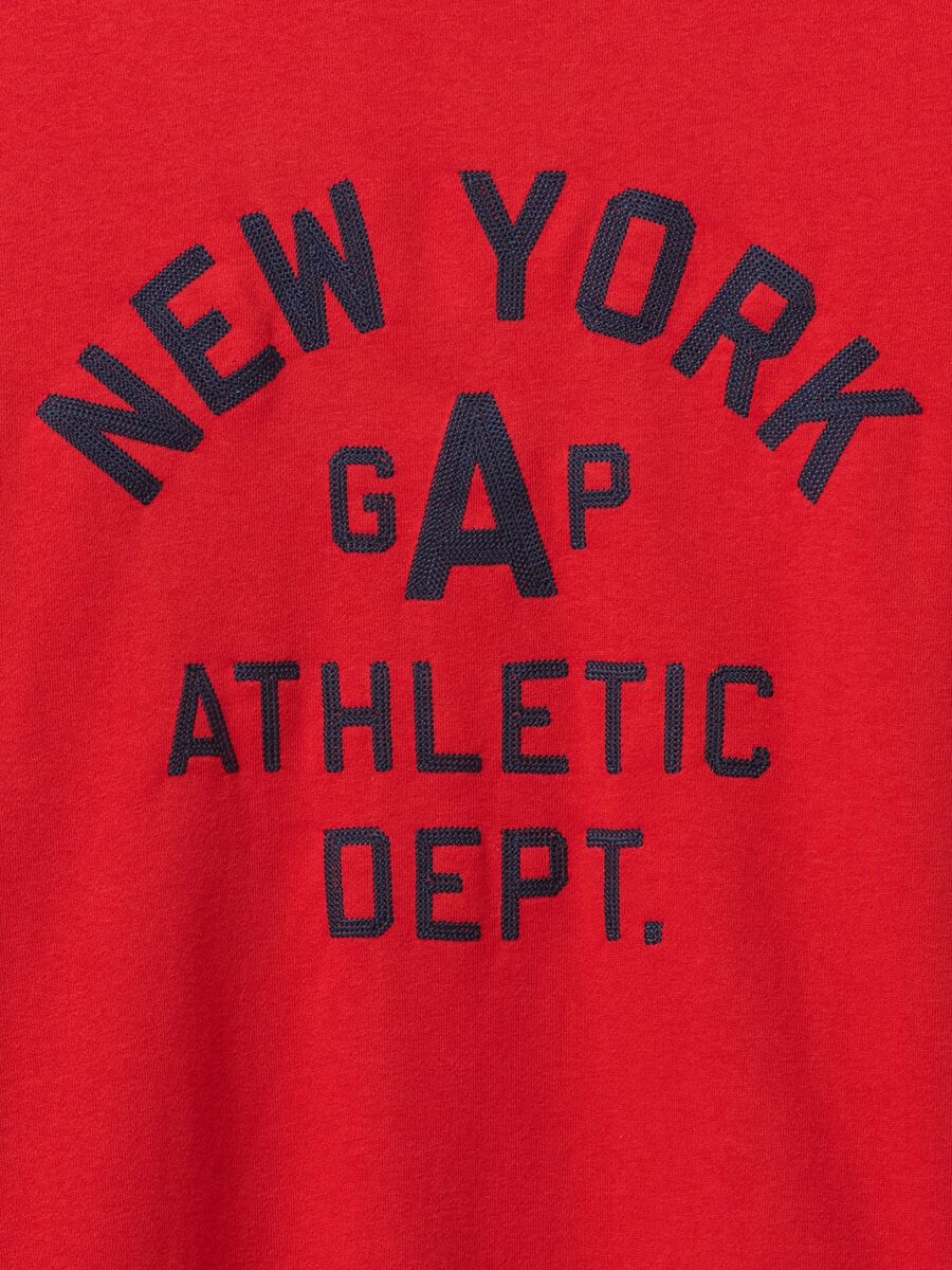 Felpa rossa con stampa Gap e New York Uomo_4