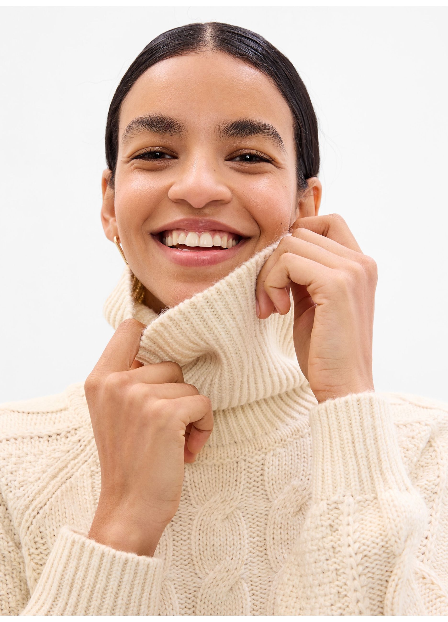 Turtleneck with cable design