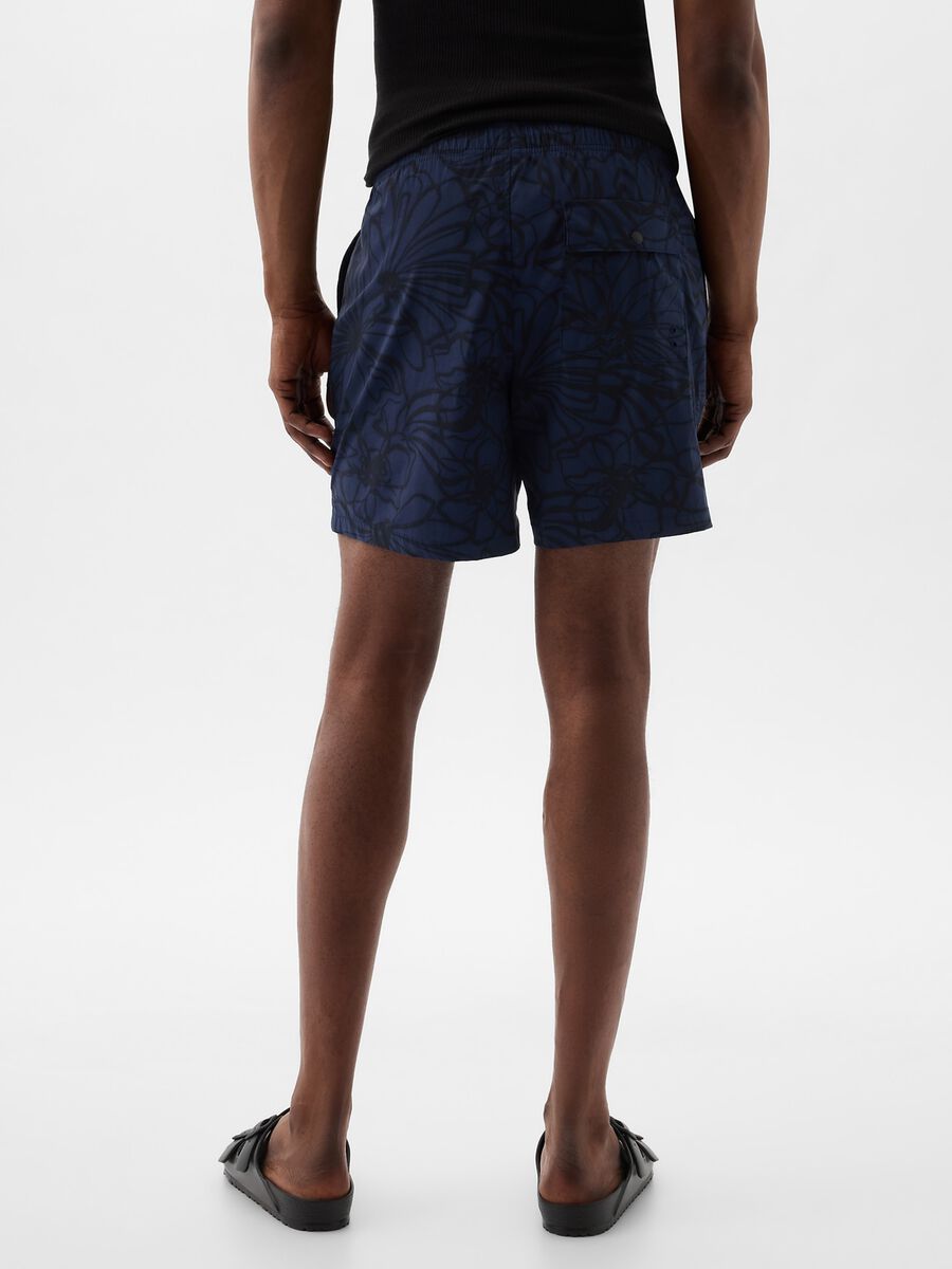 Swimming trunks with pattern and drawstring Man_3