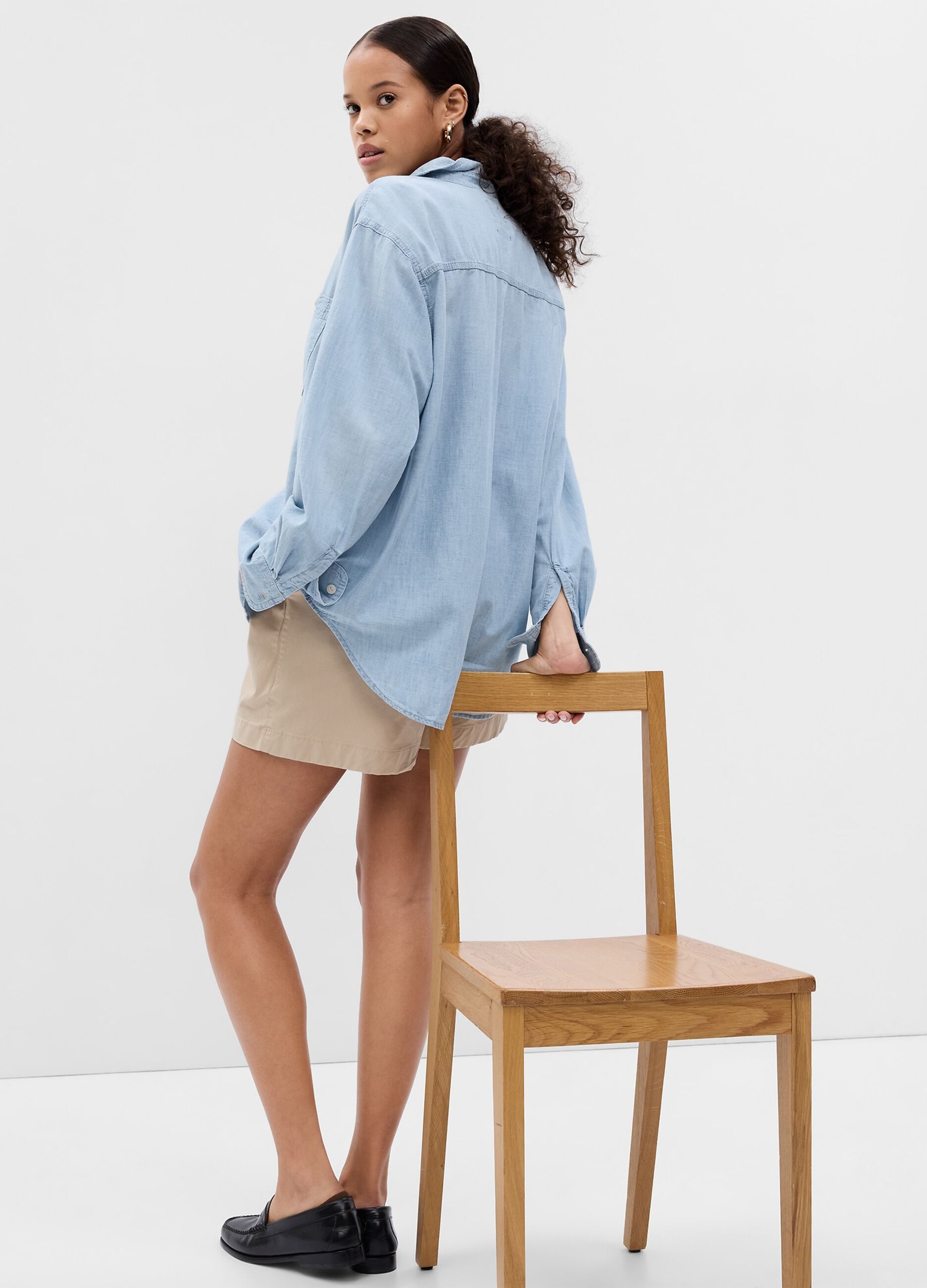 Oversized shirt in denim with pockets_1