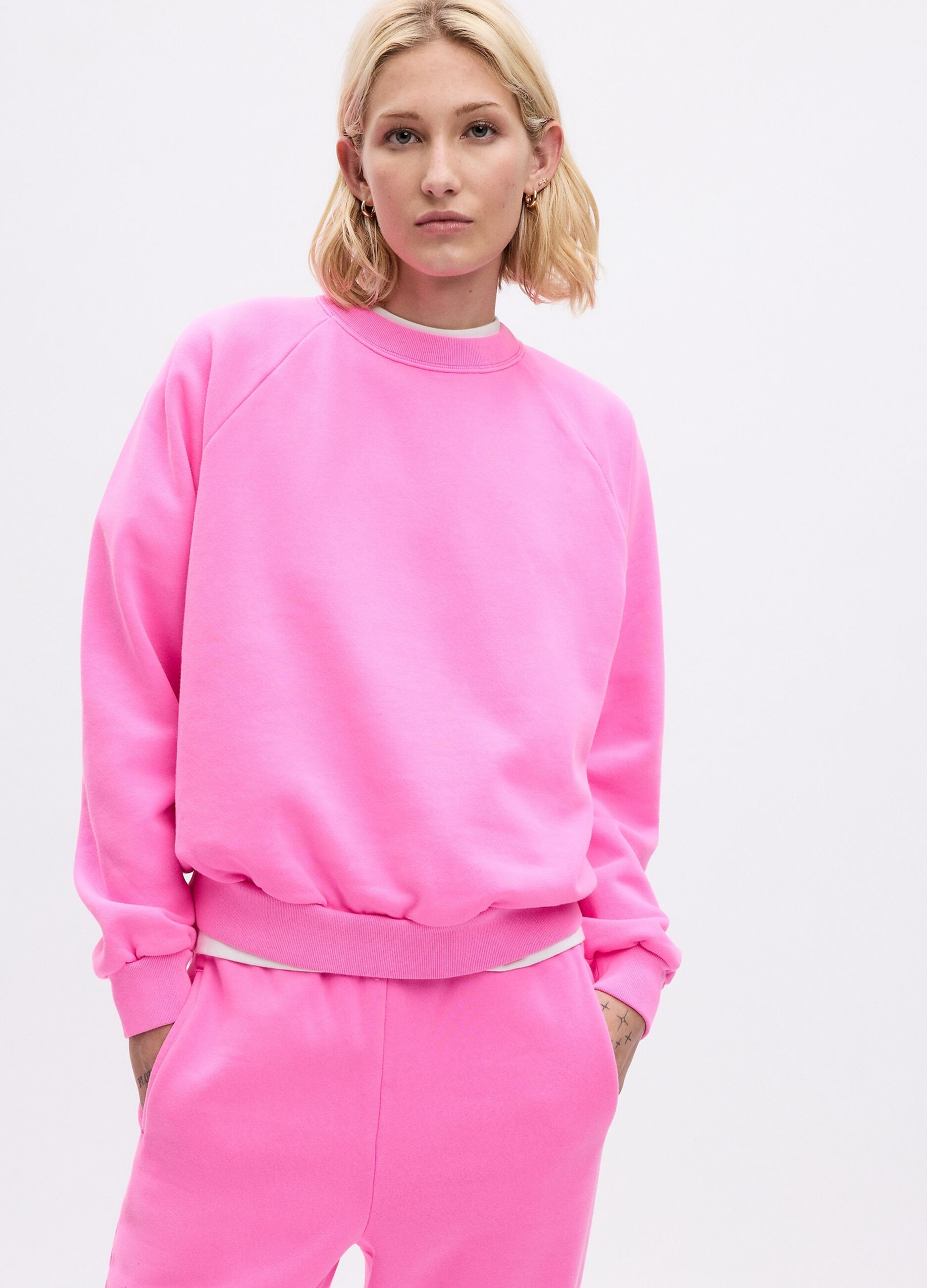 Round-neck sweatshirt with raglan sleeves
