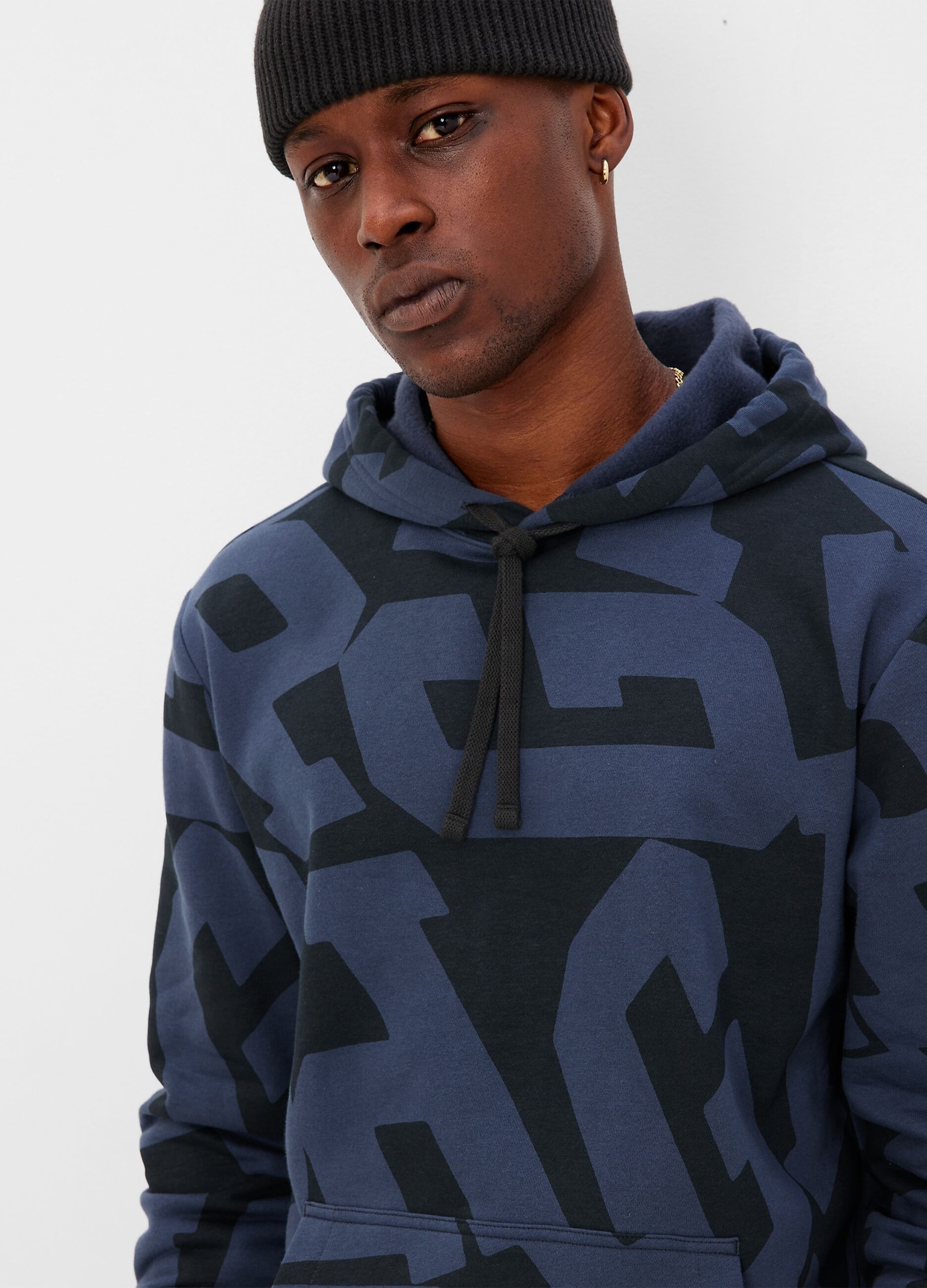 Sweatshirt with hood and all-over print