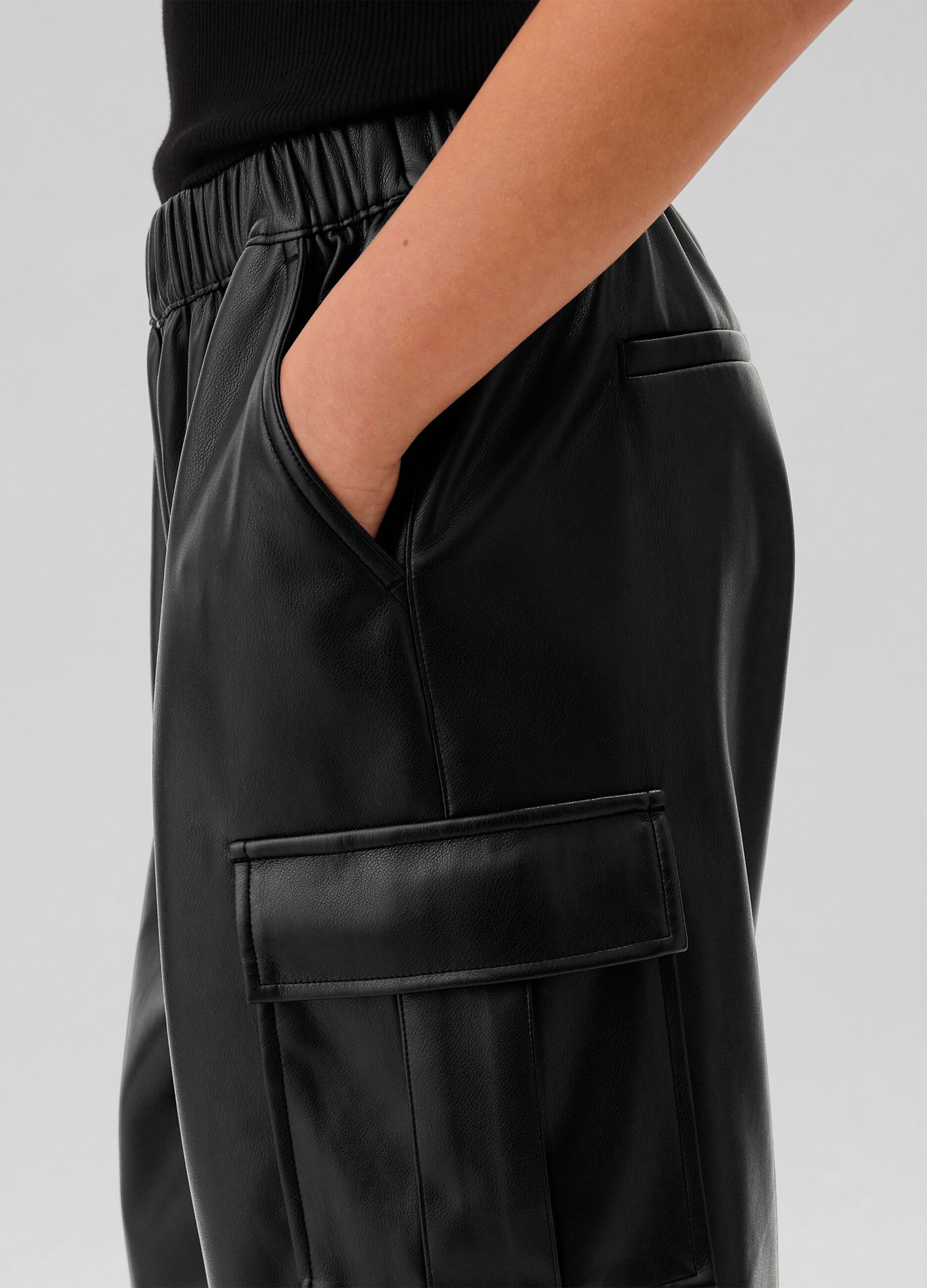 Pantalone parachute cargo effetto lucido_3
