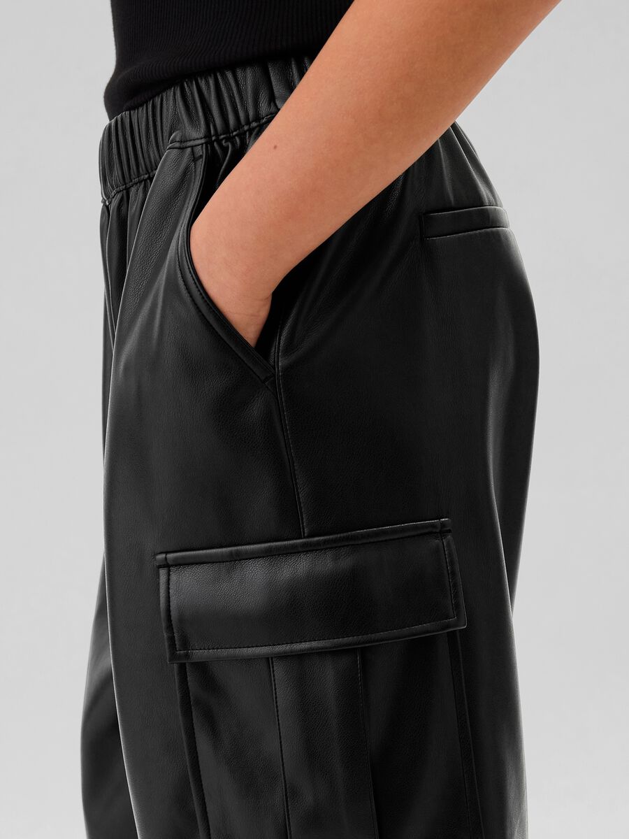 Pantalone parachute cargo effetto lucido Bambina_3