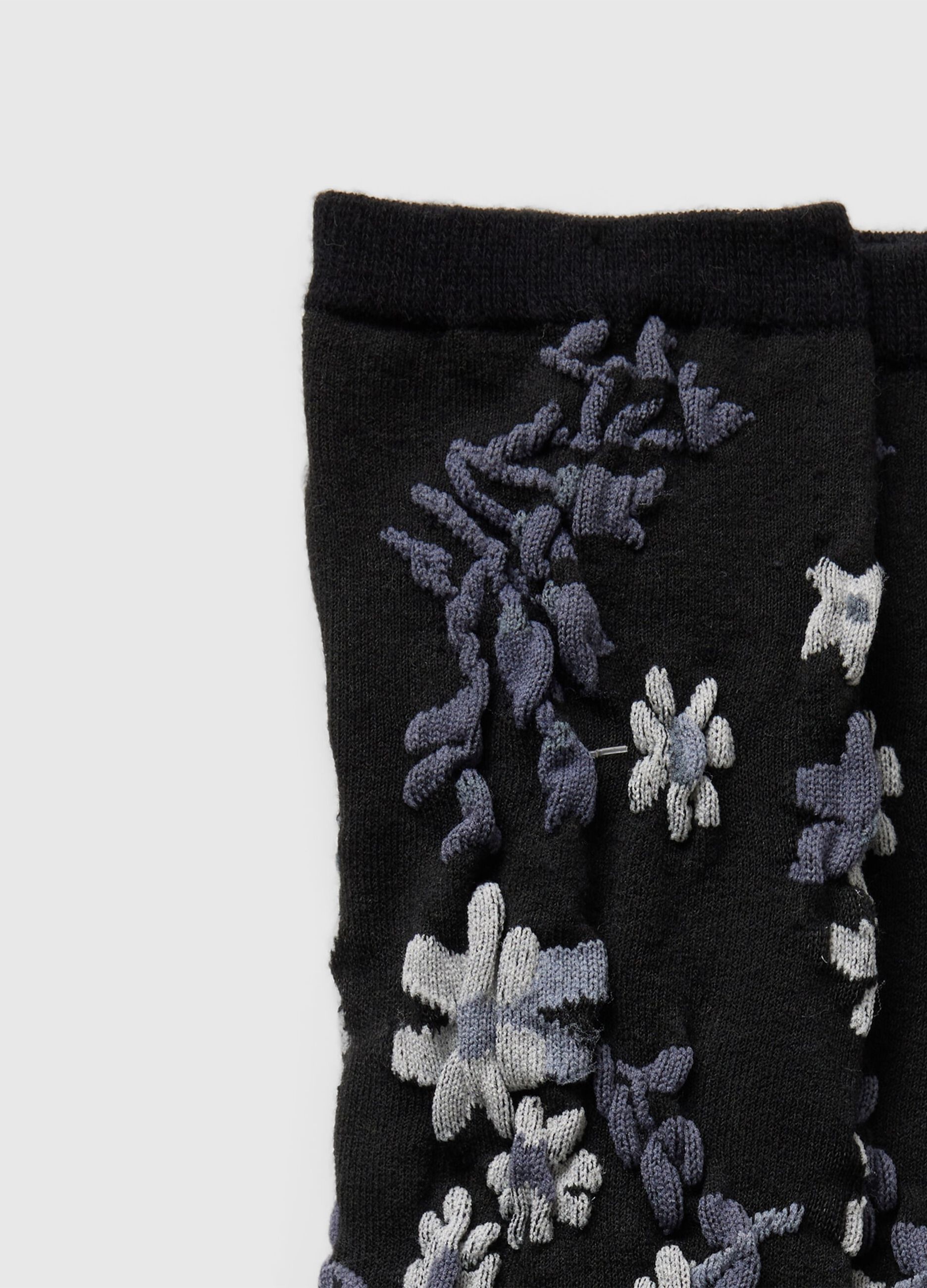 Short socks with floral embroidery_1