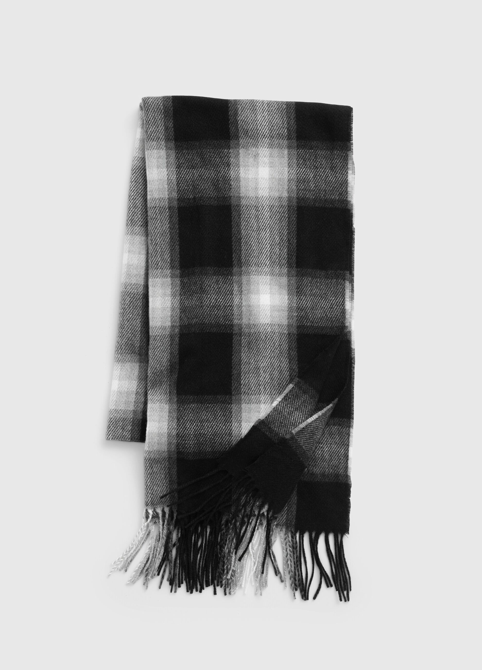 Chequered print scarf with fringe