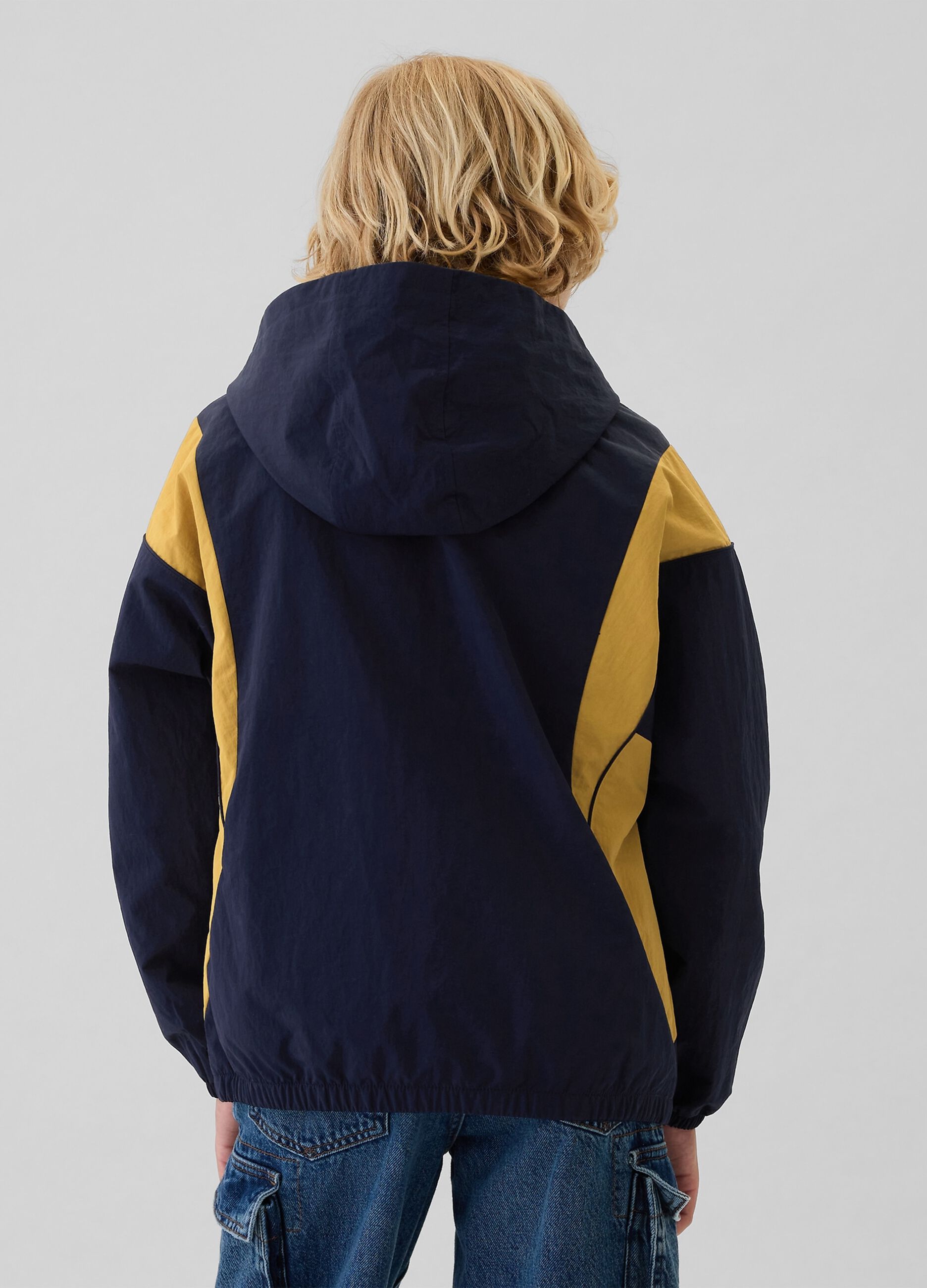 Giubbotto mezza zip con cappuccio e logo_2