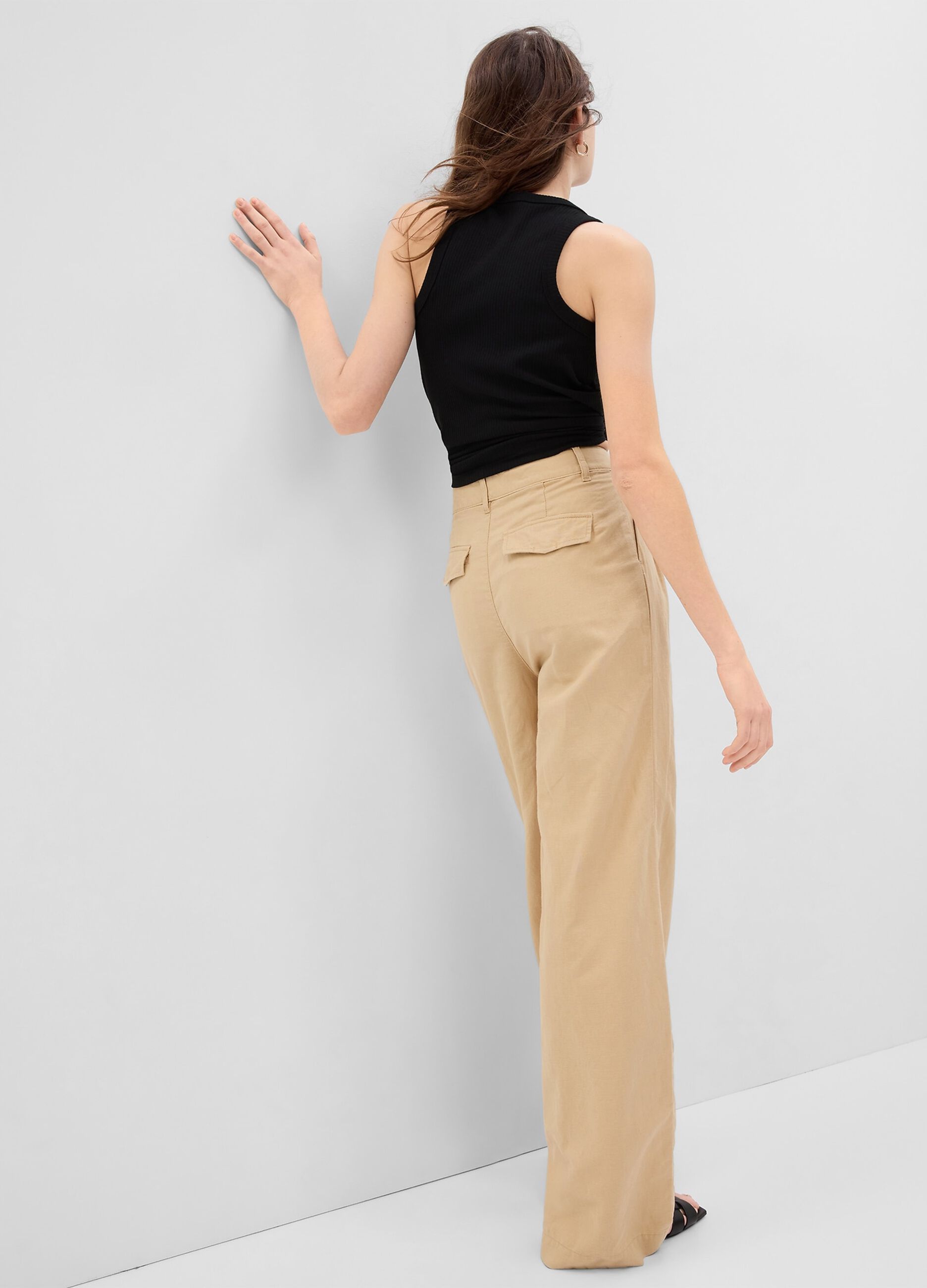 Wide-leg trousers with darts_1