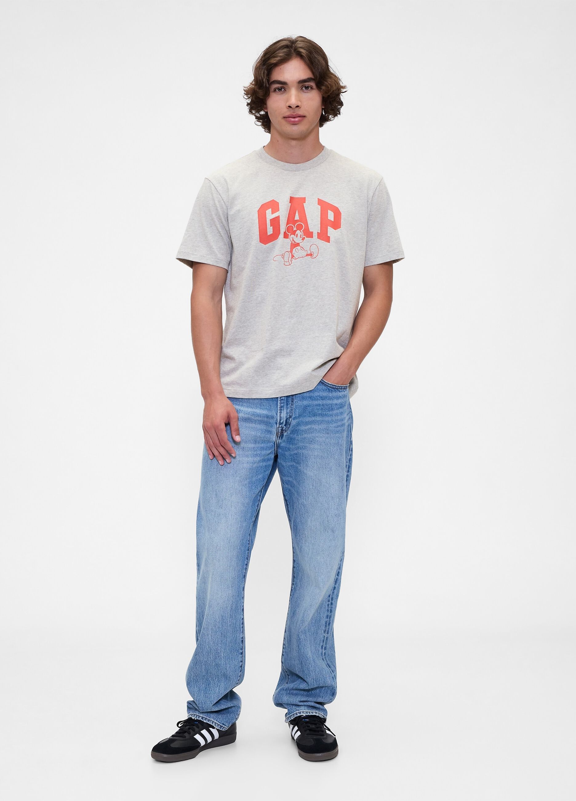 Grey short-sleeve t-shirt with gap print