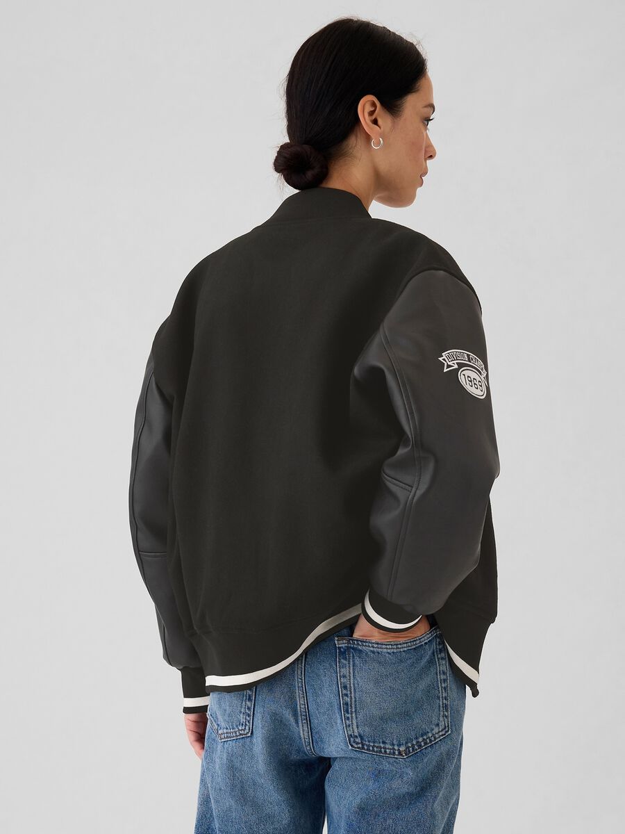 Bomber varsity con maniche effetto lucido Donna_2