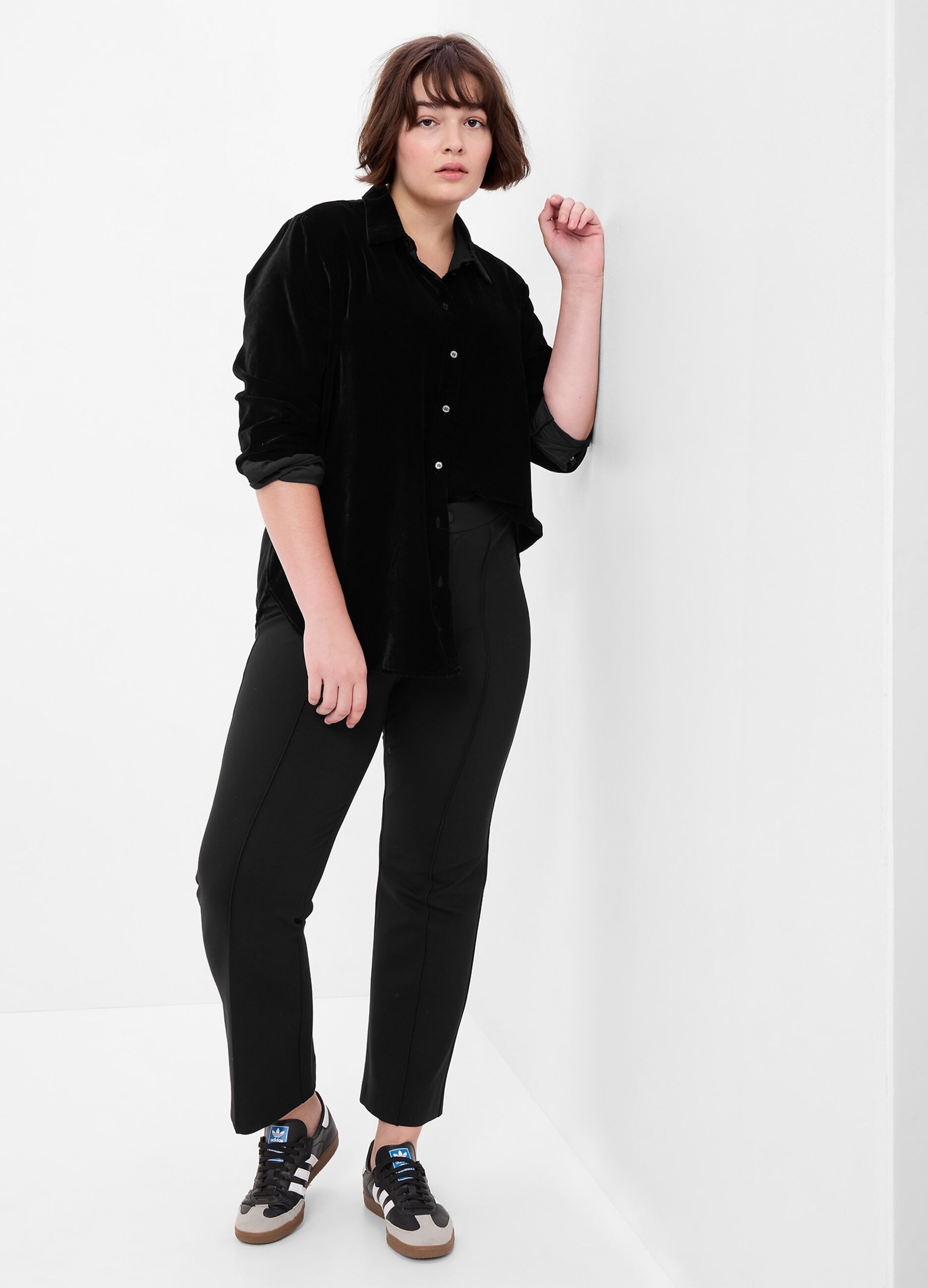 Cropped trousers with raised seams_3