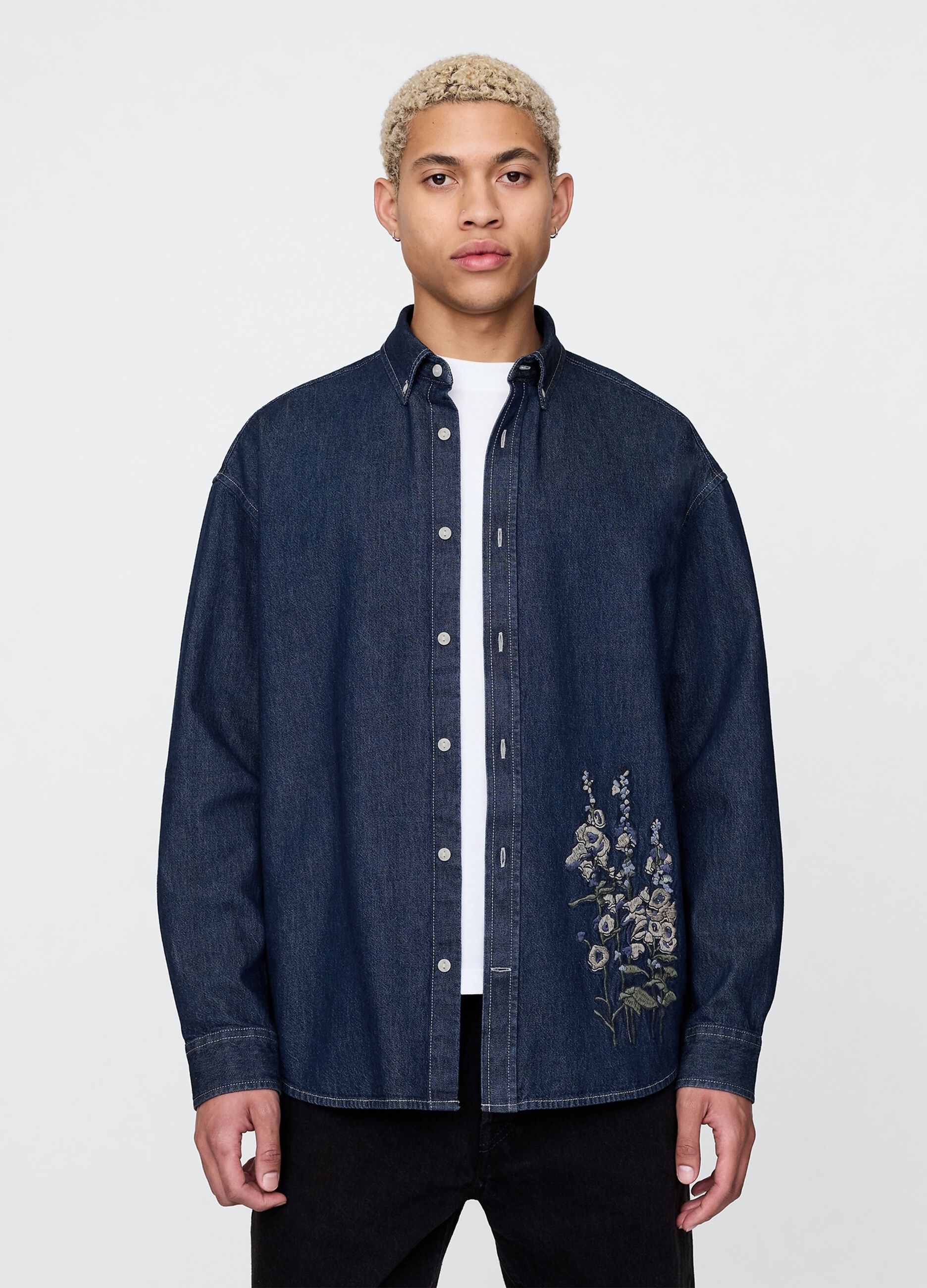 Camicia in denim ricamata con fiori