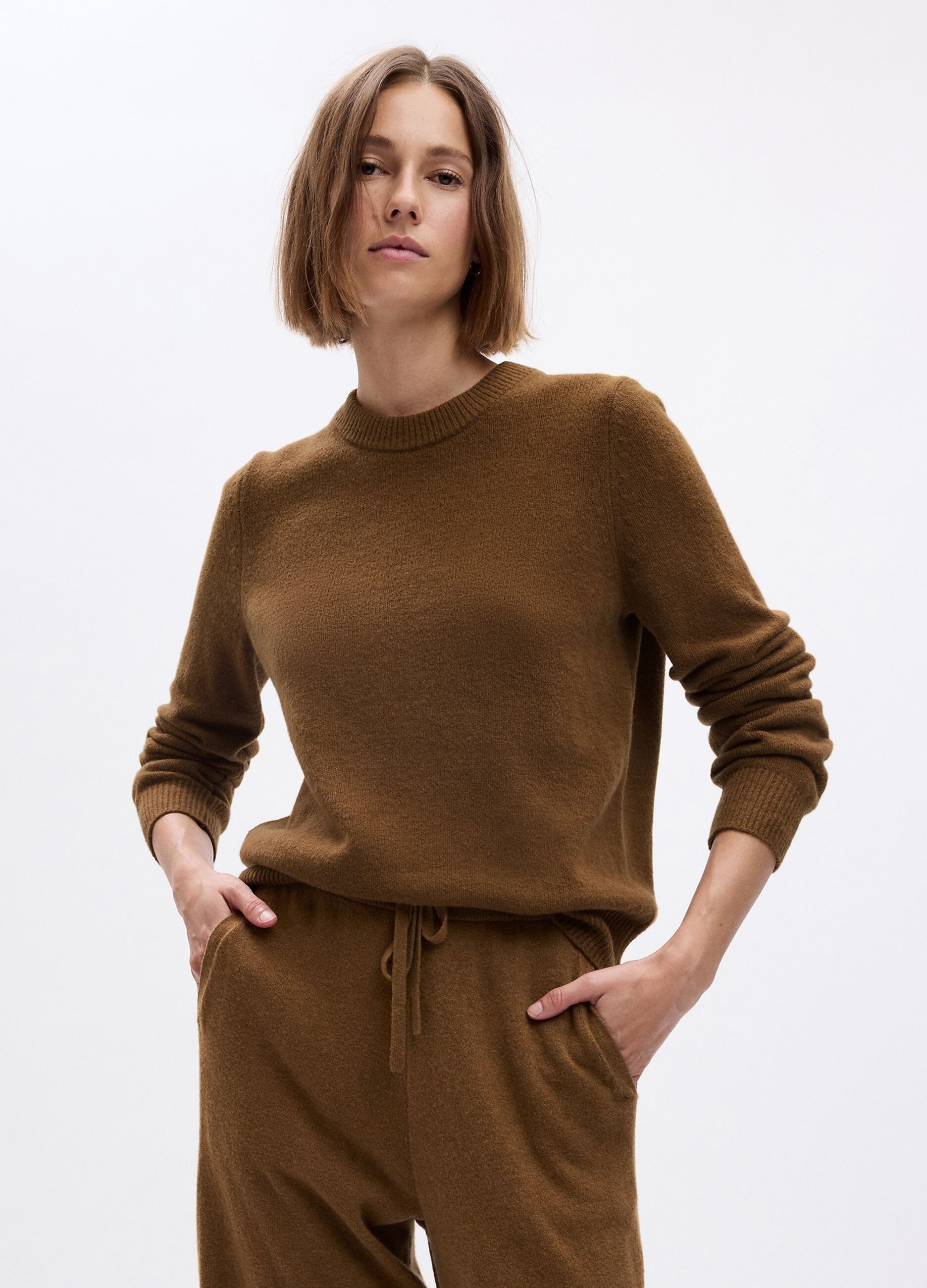 Round neck pullover