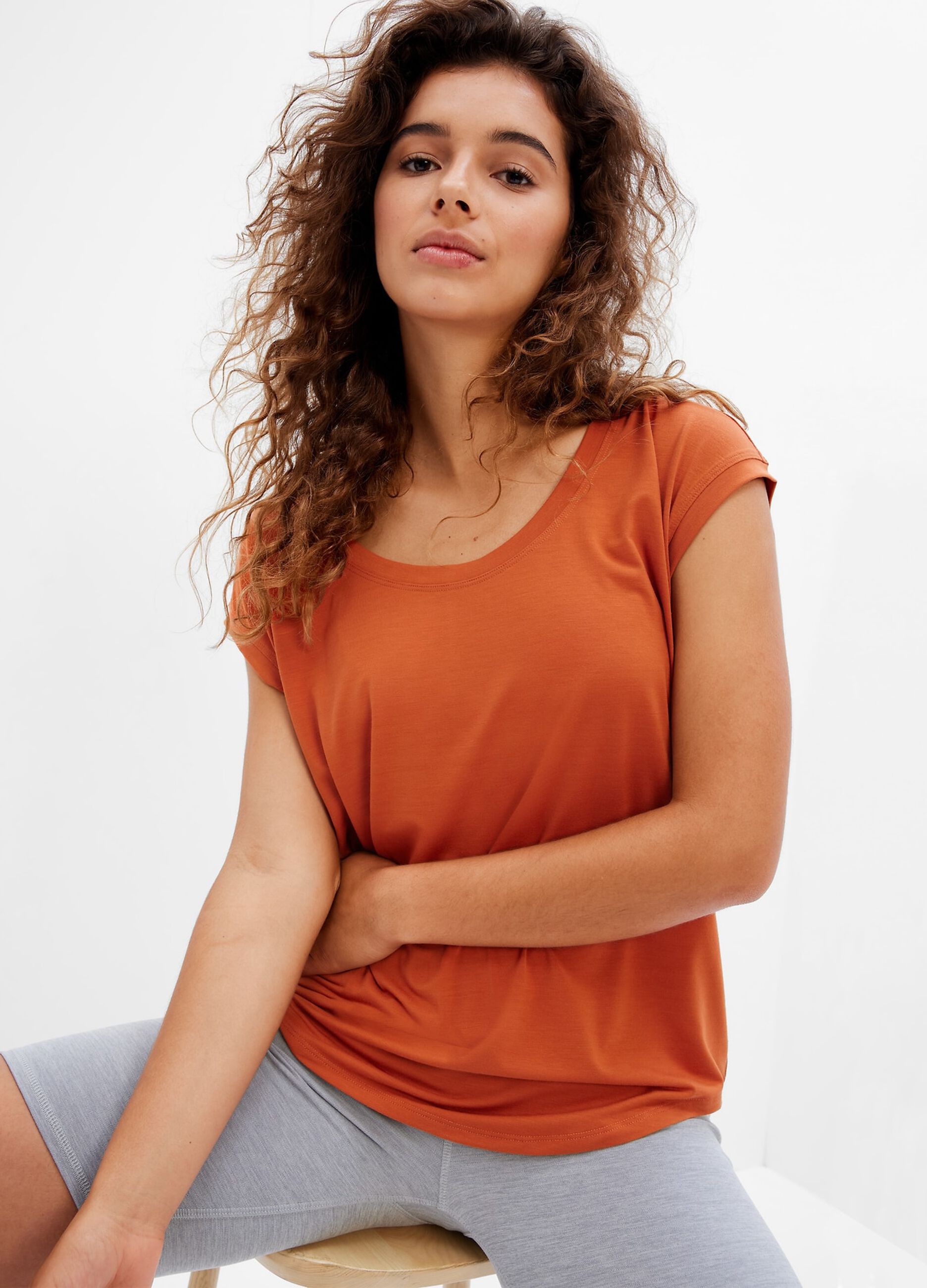 Solid colour stretch T-shirt