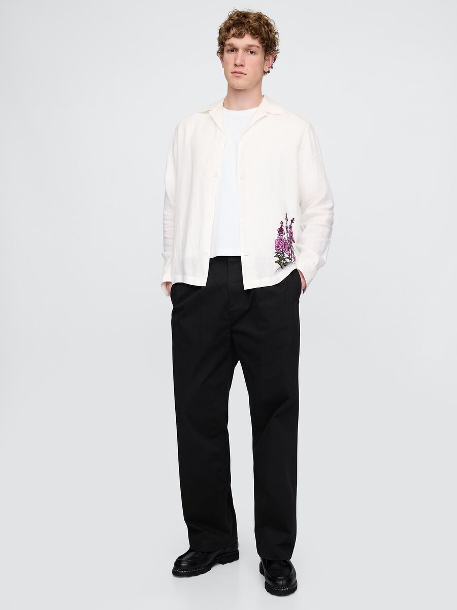 Camicia bianca con ricamo floreale Uomo_1