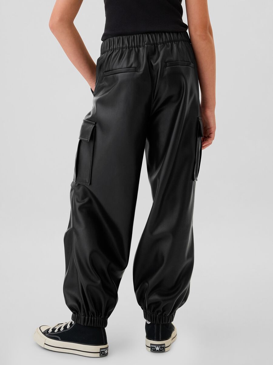 Pantalone parachute cargo effetto lucido Bambina_2