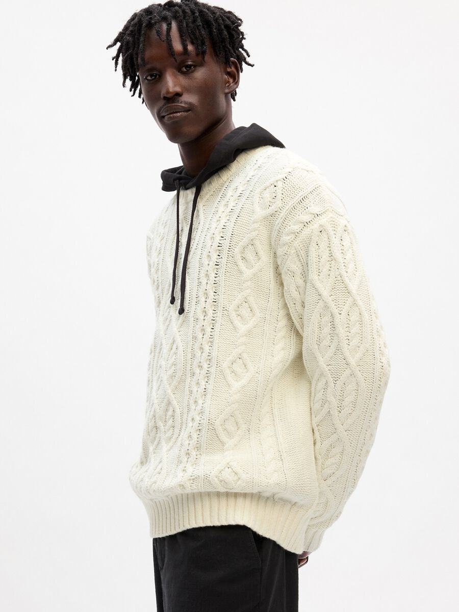 Pullover con lavorazione intrecciata Uomo_1