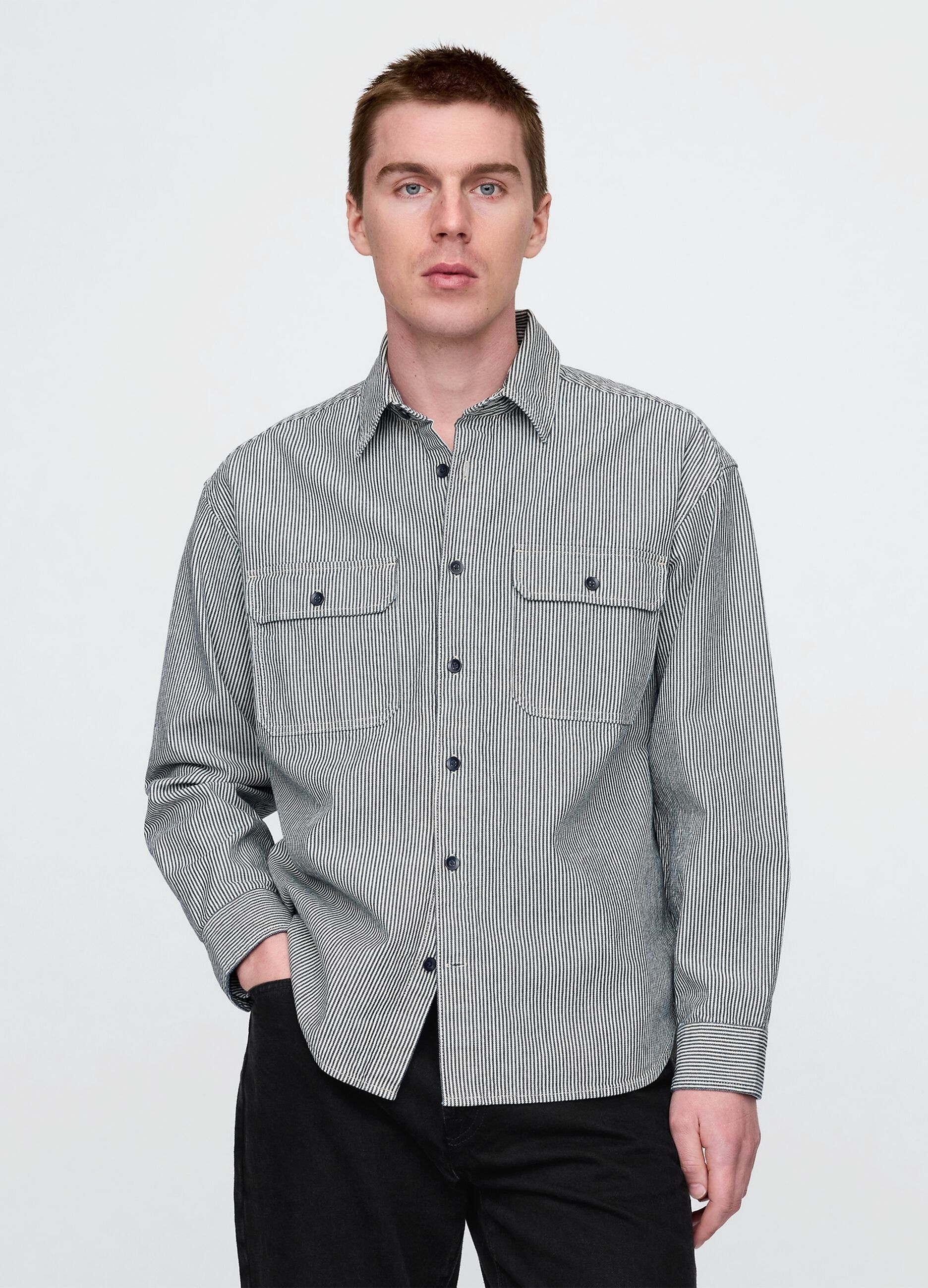 Camicia a righe nere e grigie