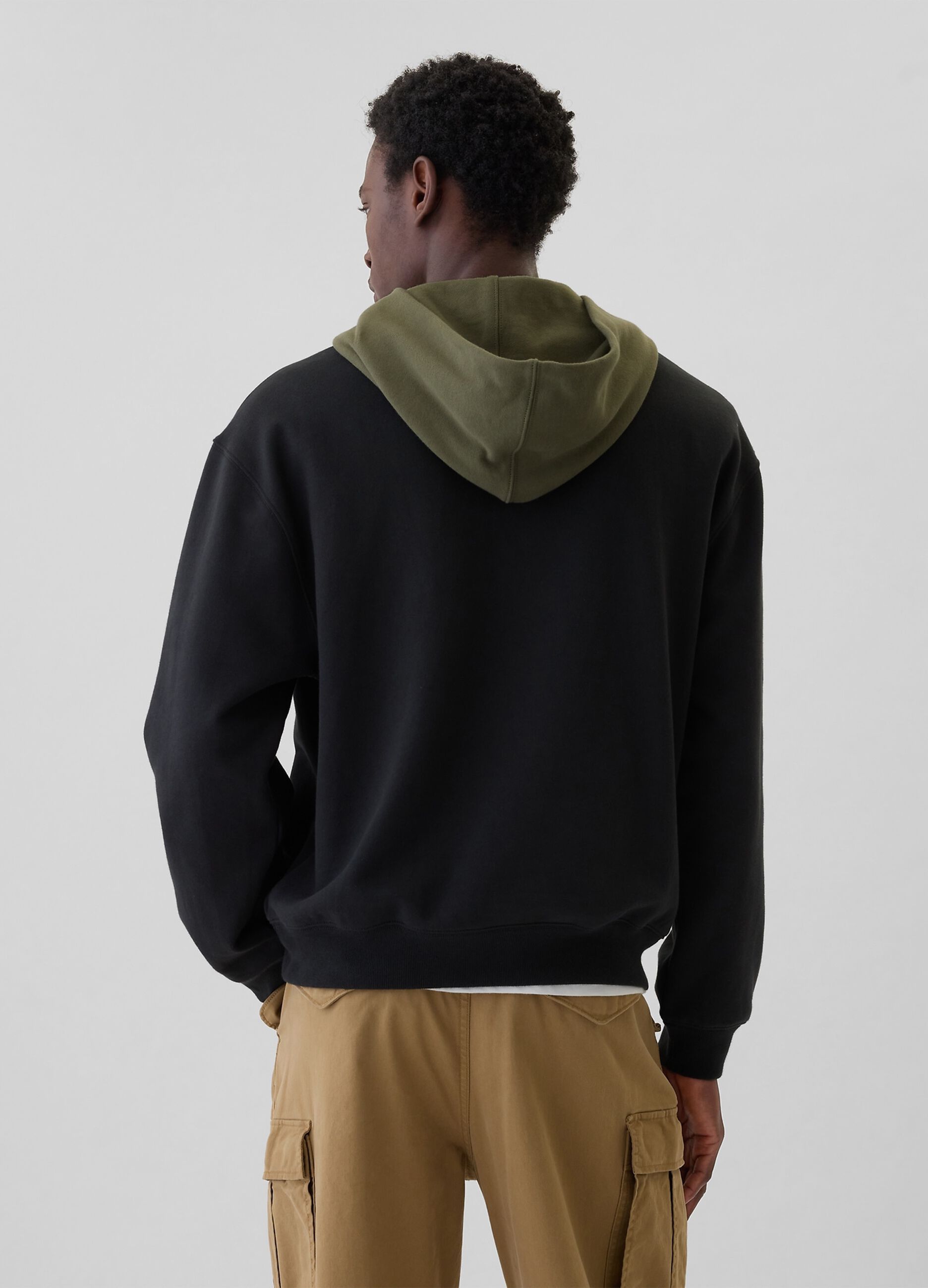 Sweatshirt with contrasting hood and bouclé logo patch_2
