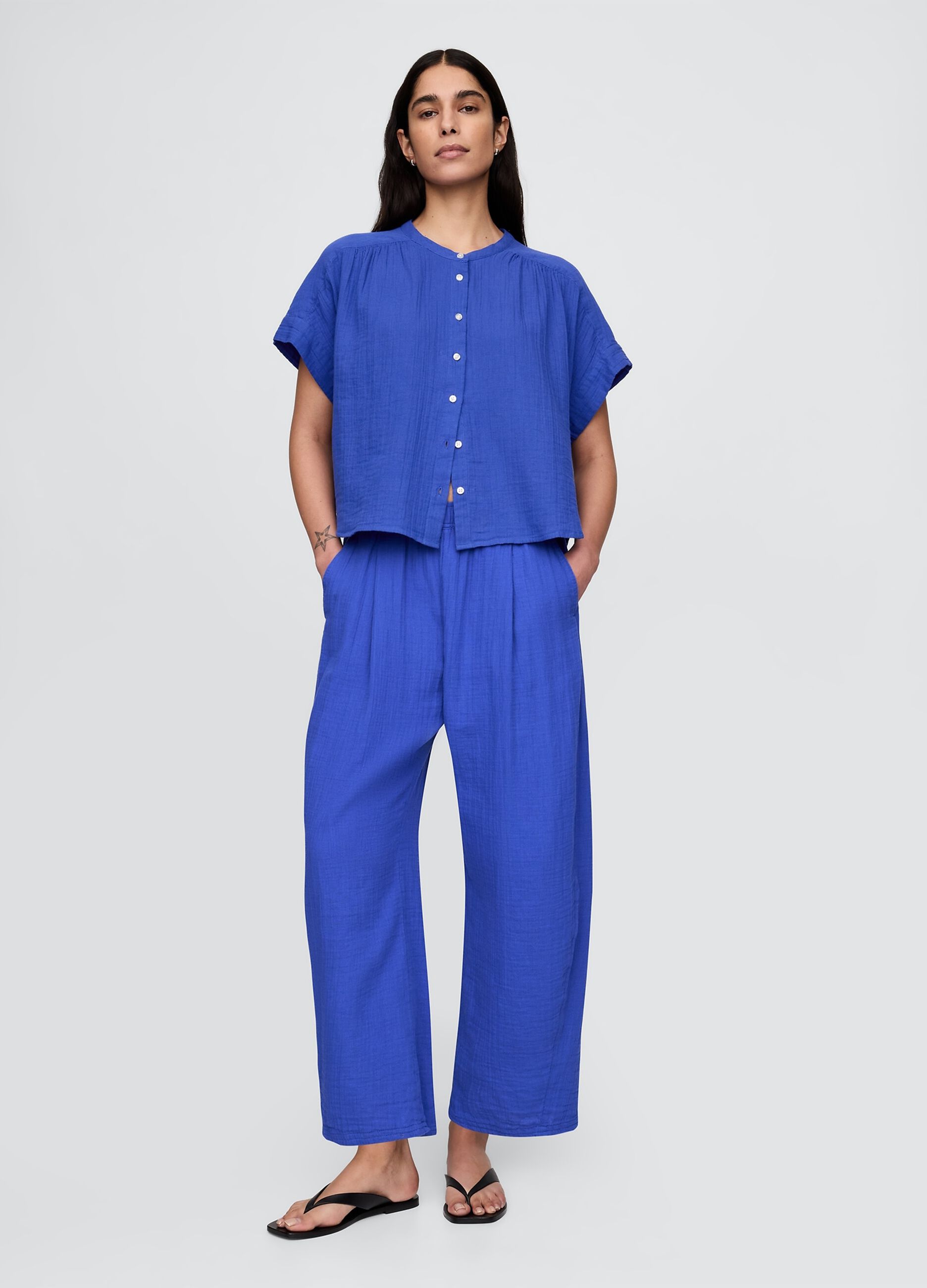 Blusa blu in misto cotone e viscosa con maniche corte_1