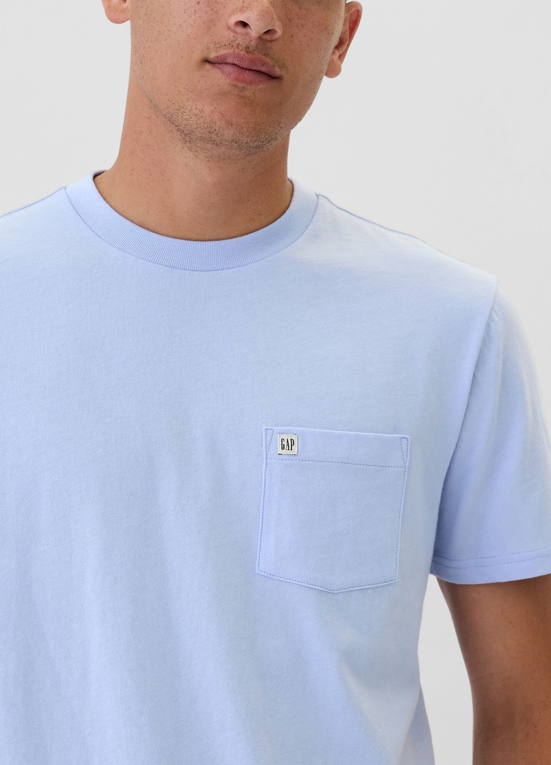 T-shirt in cotone con tasca_3