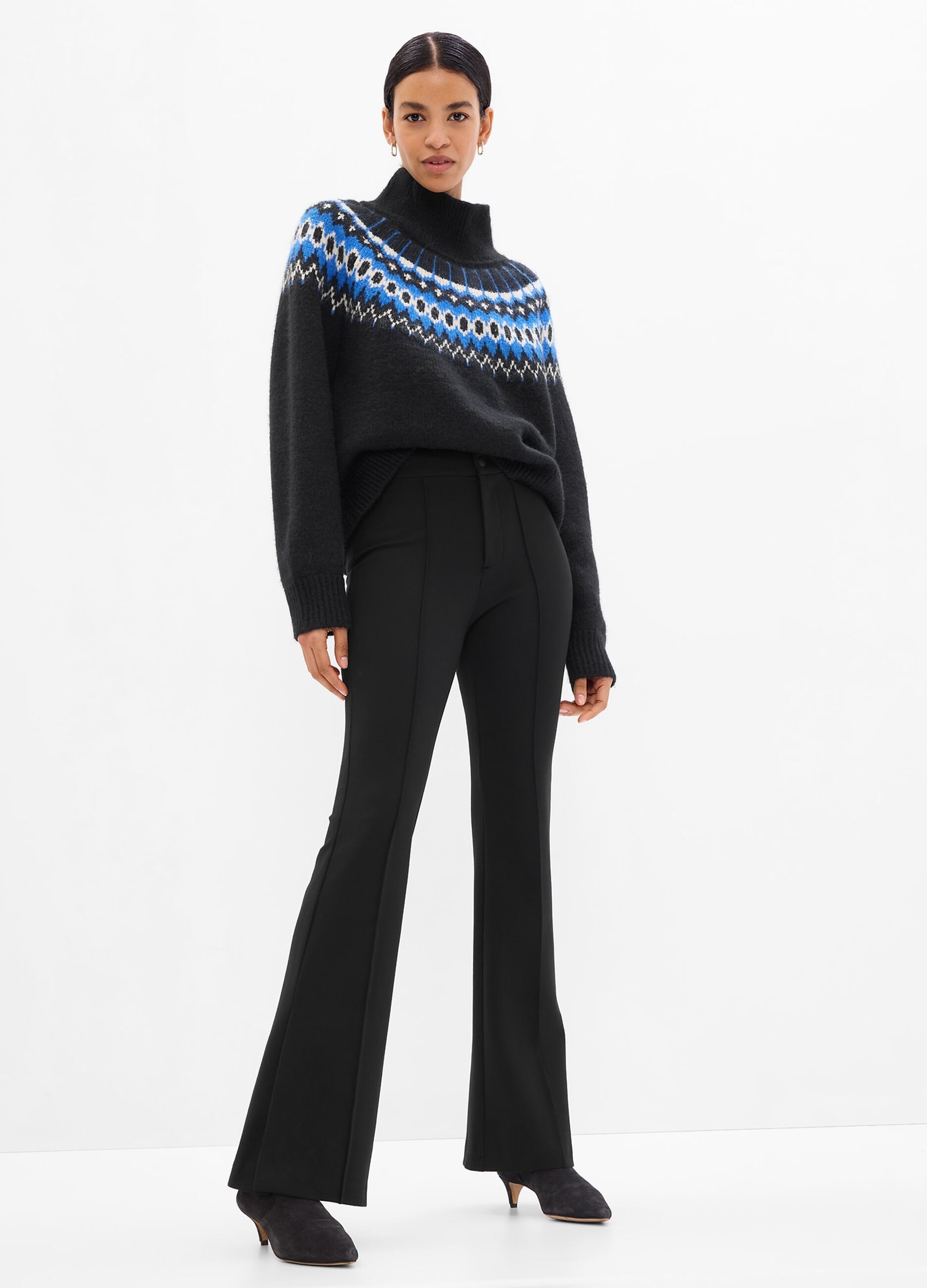 Pantaloni flare fit new arrivals