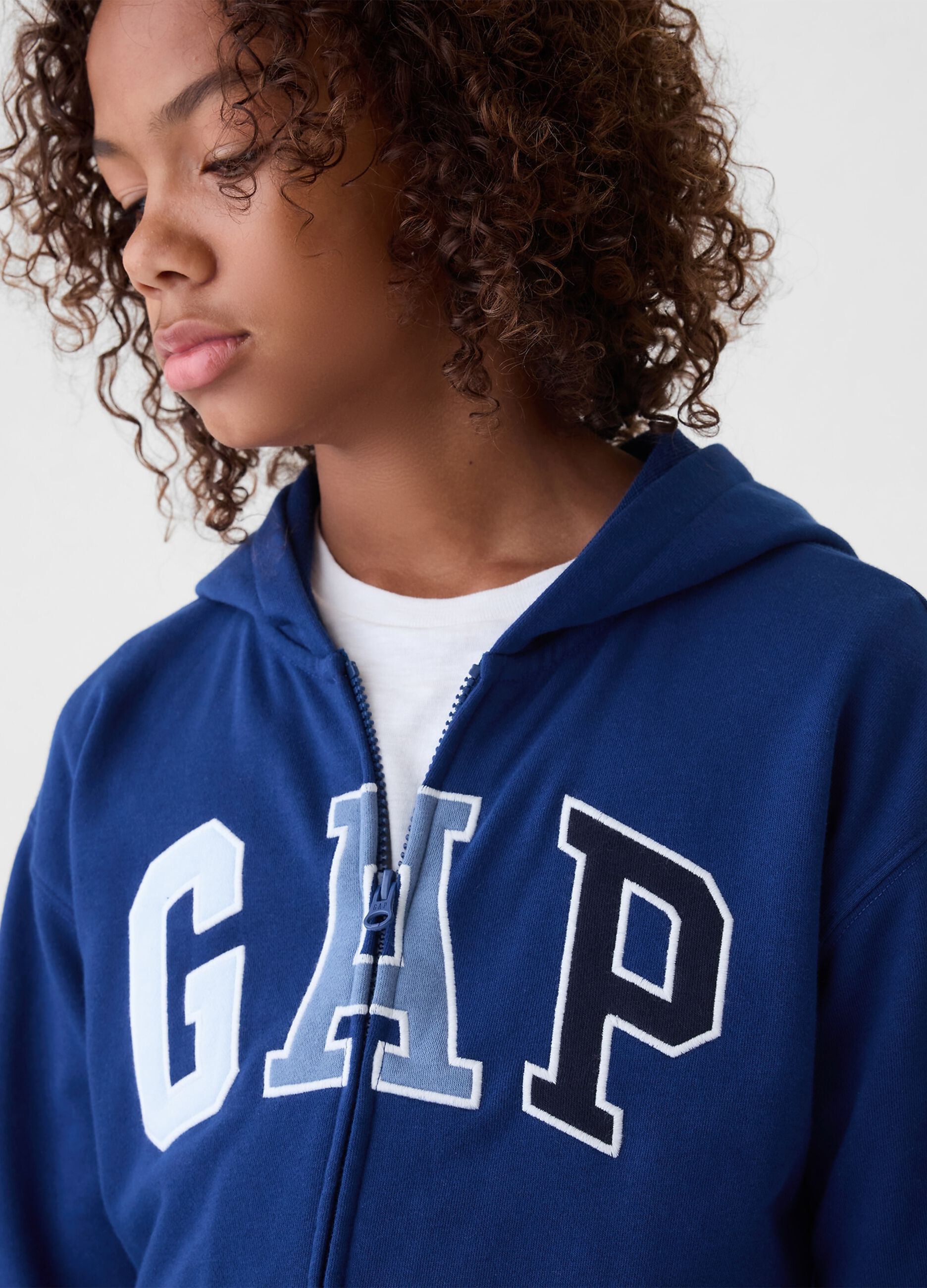 Full-zip con cappuccio e ricamo logo_3