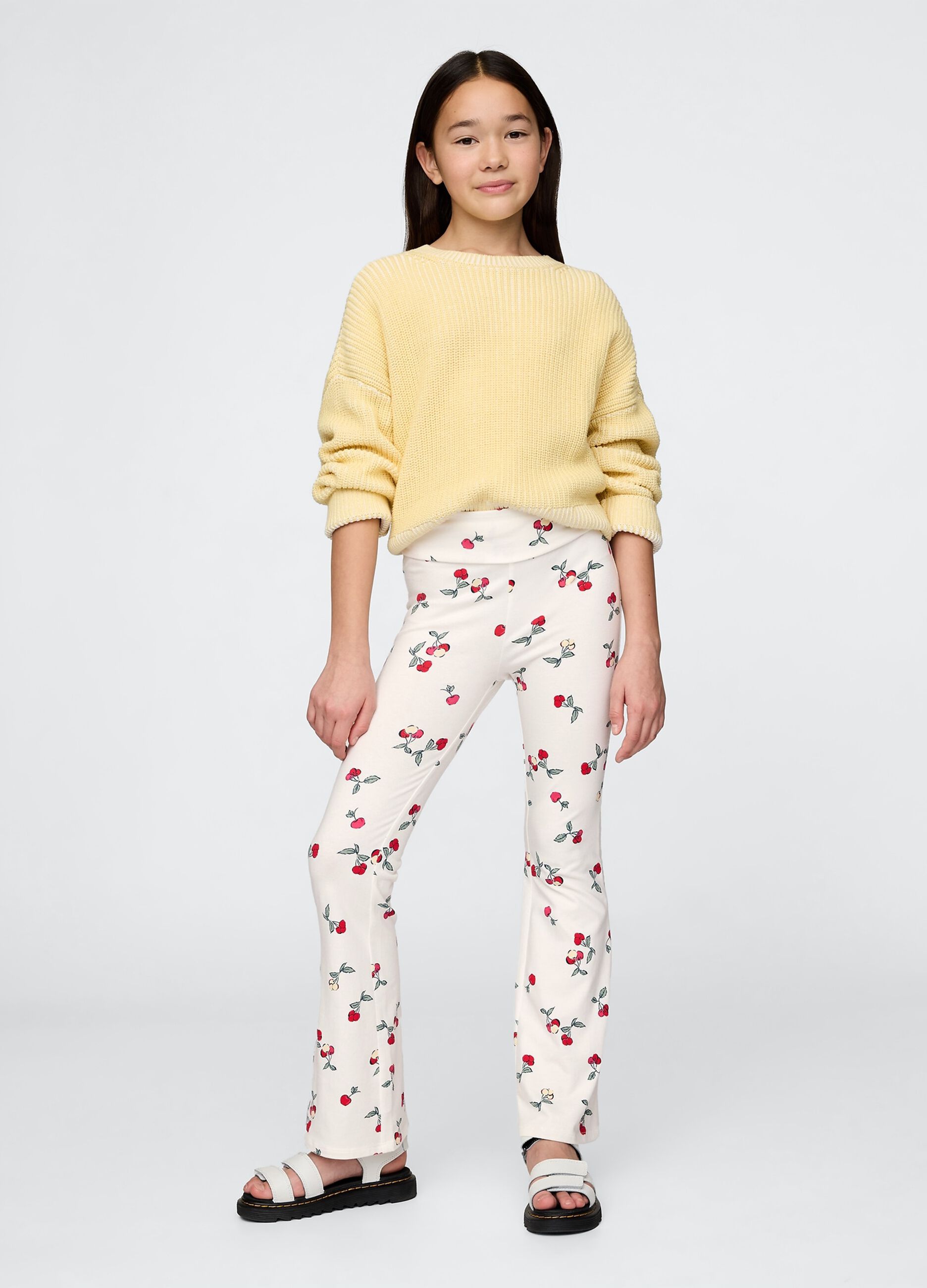 Pantaloni a zampa fantasia fiori su fondo bianco