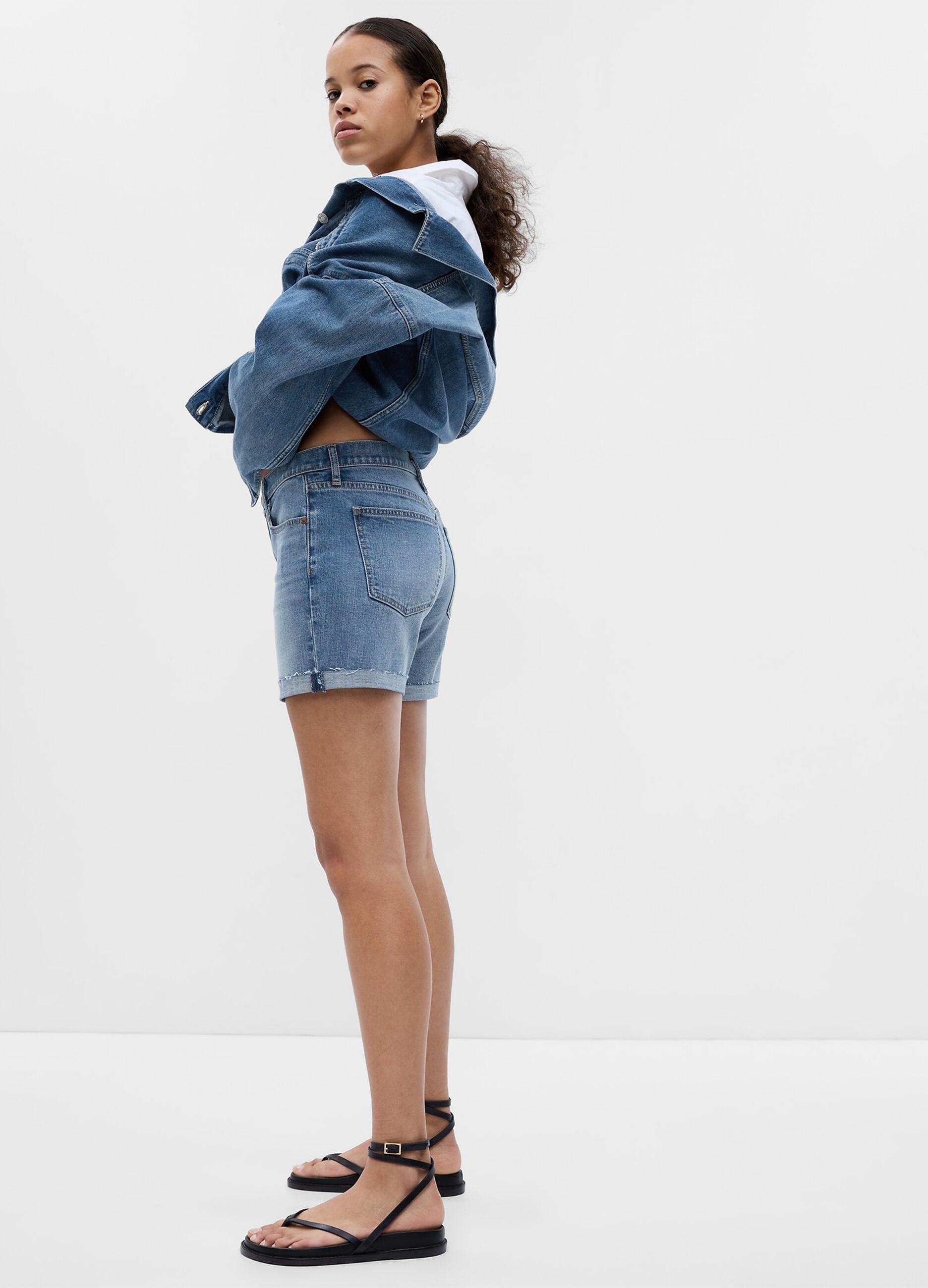 Shorts girlfriend in denim con orlo a vivo_1