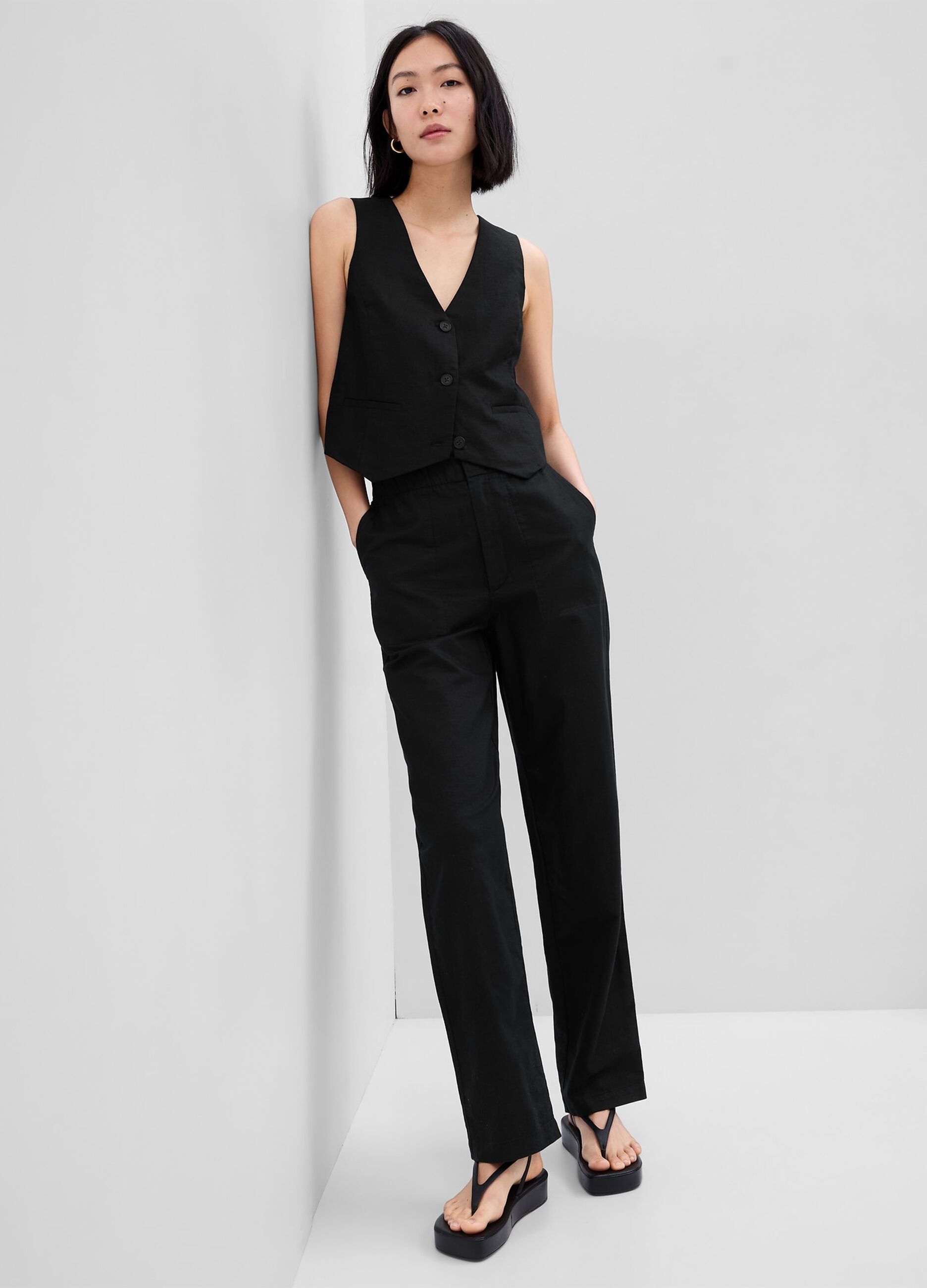 Straight-fit trousers in linen and cotton