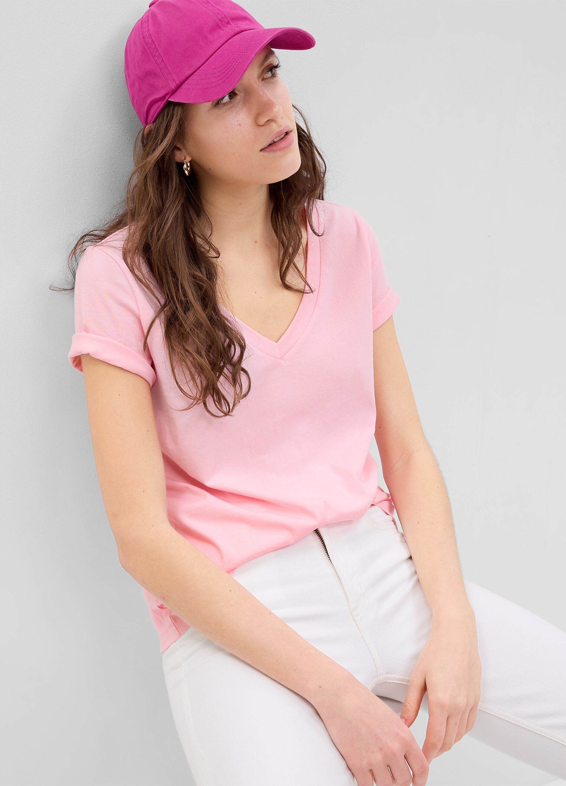 T-shirt in cotone bio con scollo a V