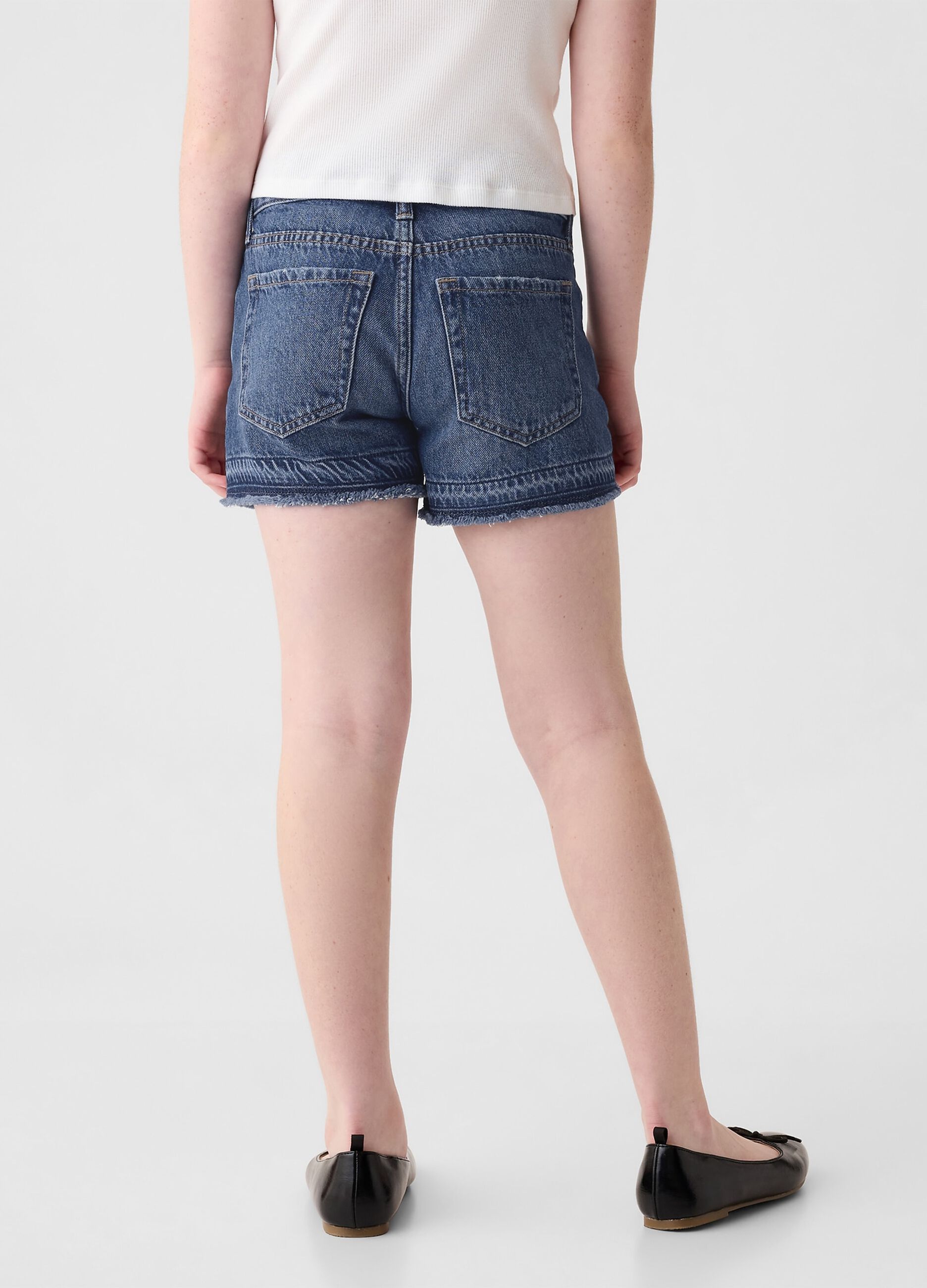 Shorts in denim con abrasioni a vita bassa_2