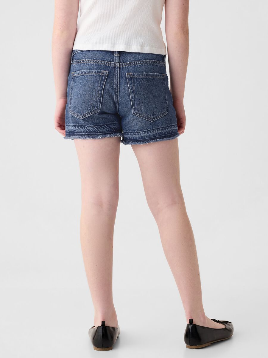 Shorts in denim con abrasioni a vita bassa Bambina_2