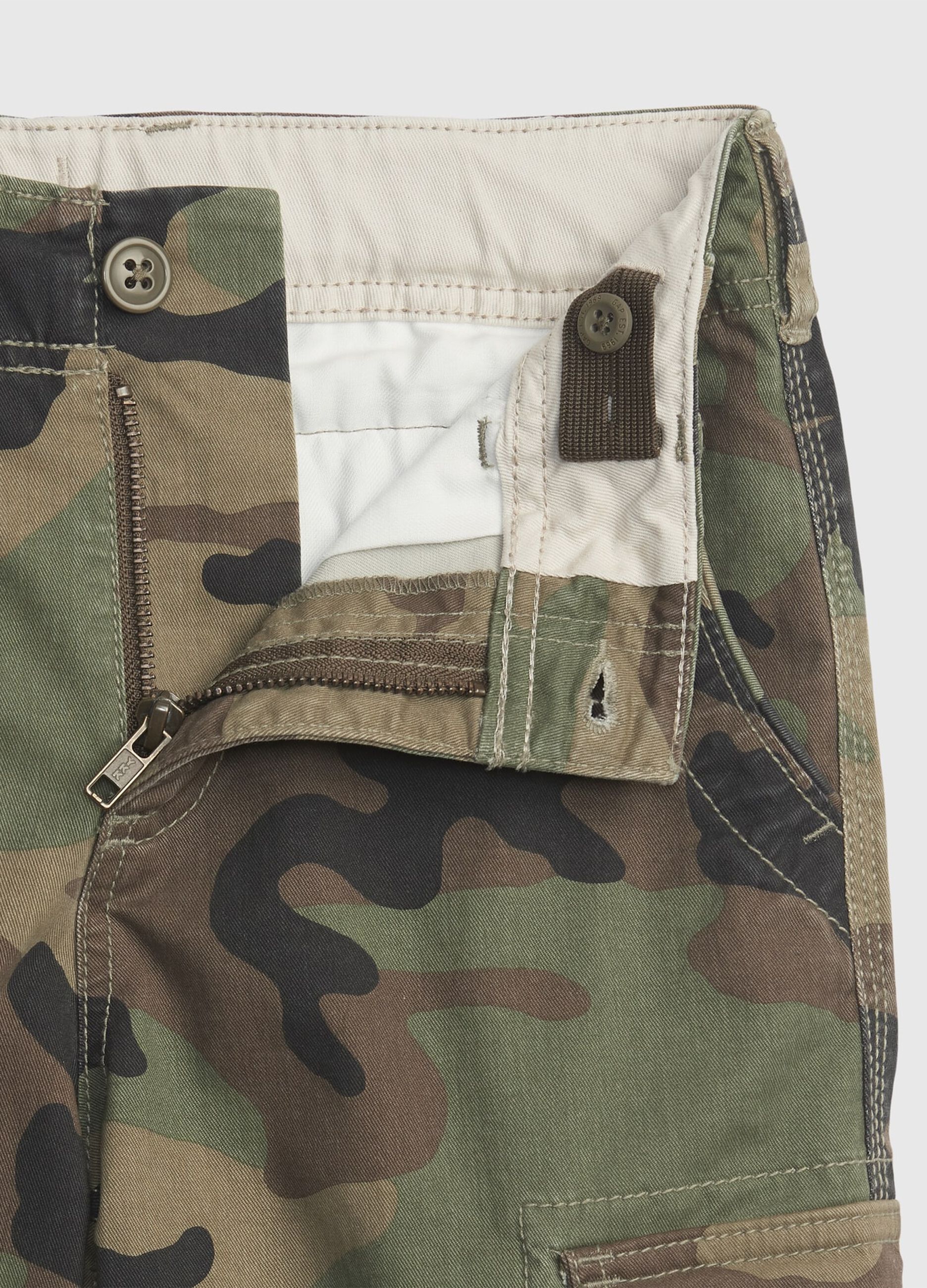 Cargo Bermuda shorts in camouflage stretch cotton_4