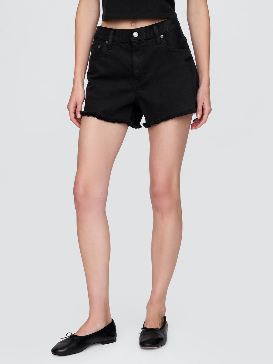 Short in denim nero con orlo sfrangiato Donna_1