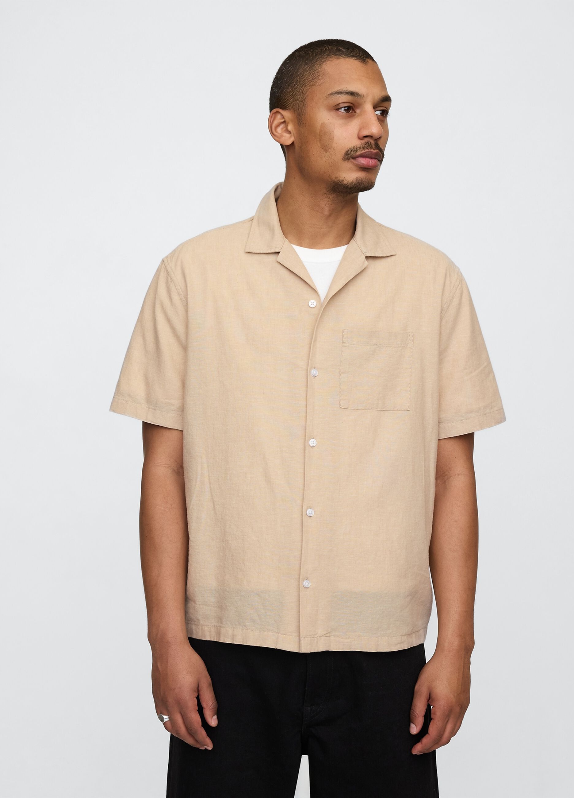 Camicia beige in lino a maniche corte