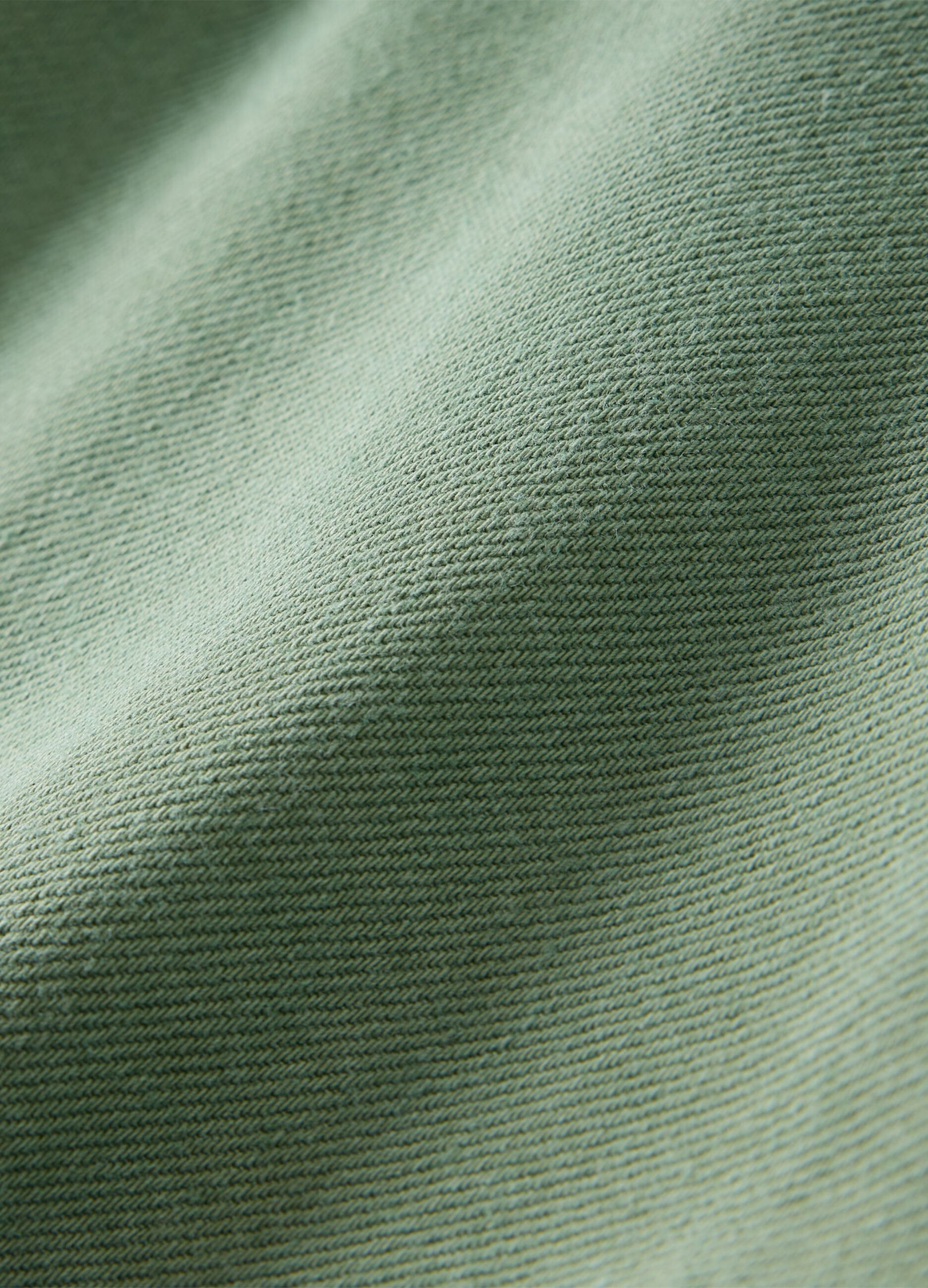Camicia cropped verde a maniche lunghe_4