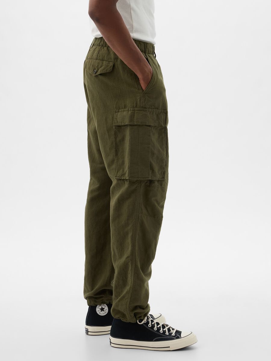 Cargo parachute trousers in linen and cotton Man_1