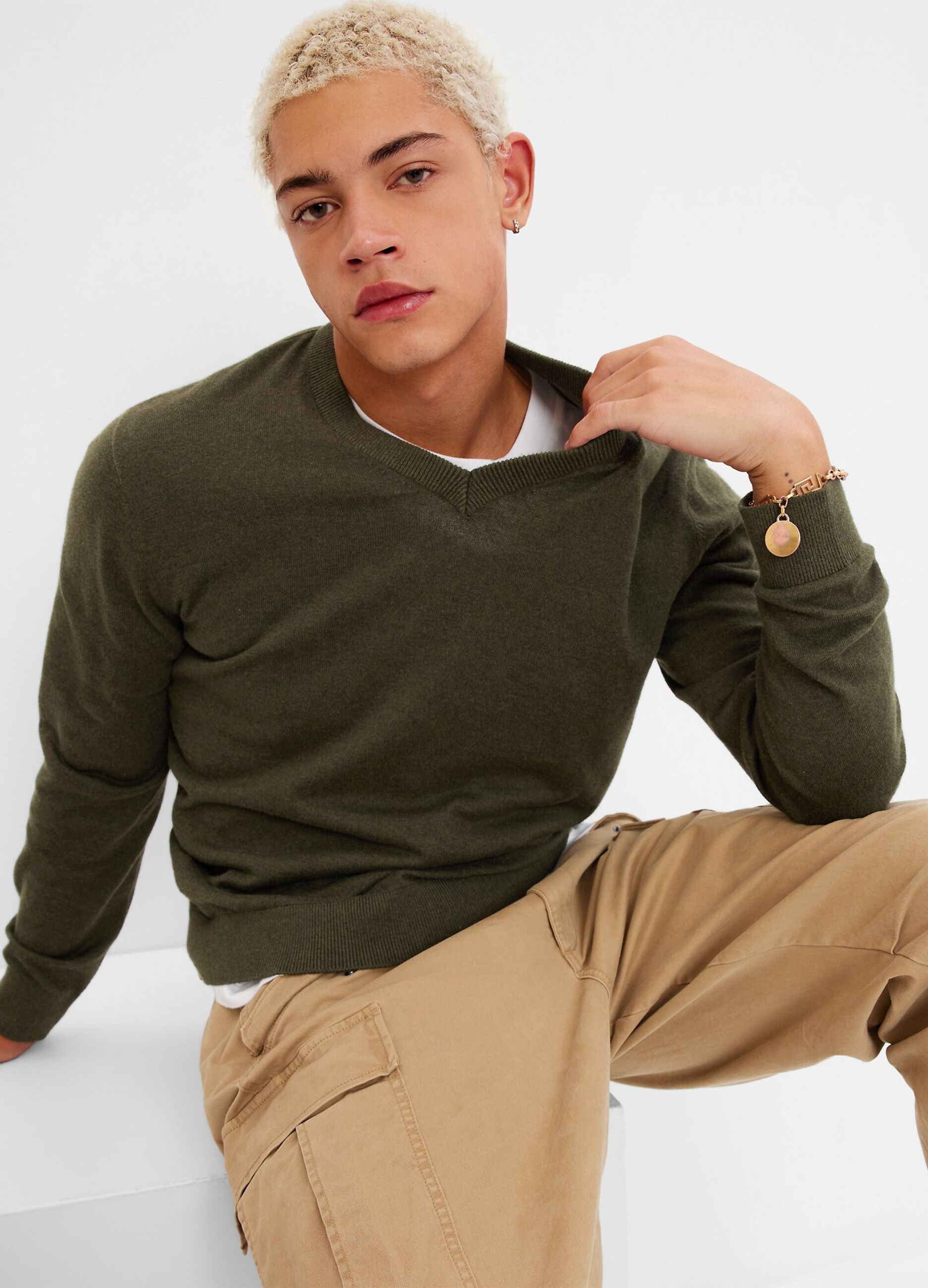 V-neck cotton pullover