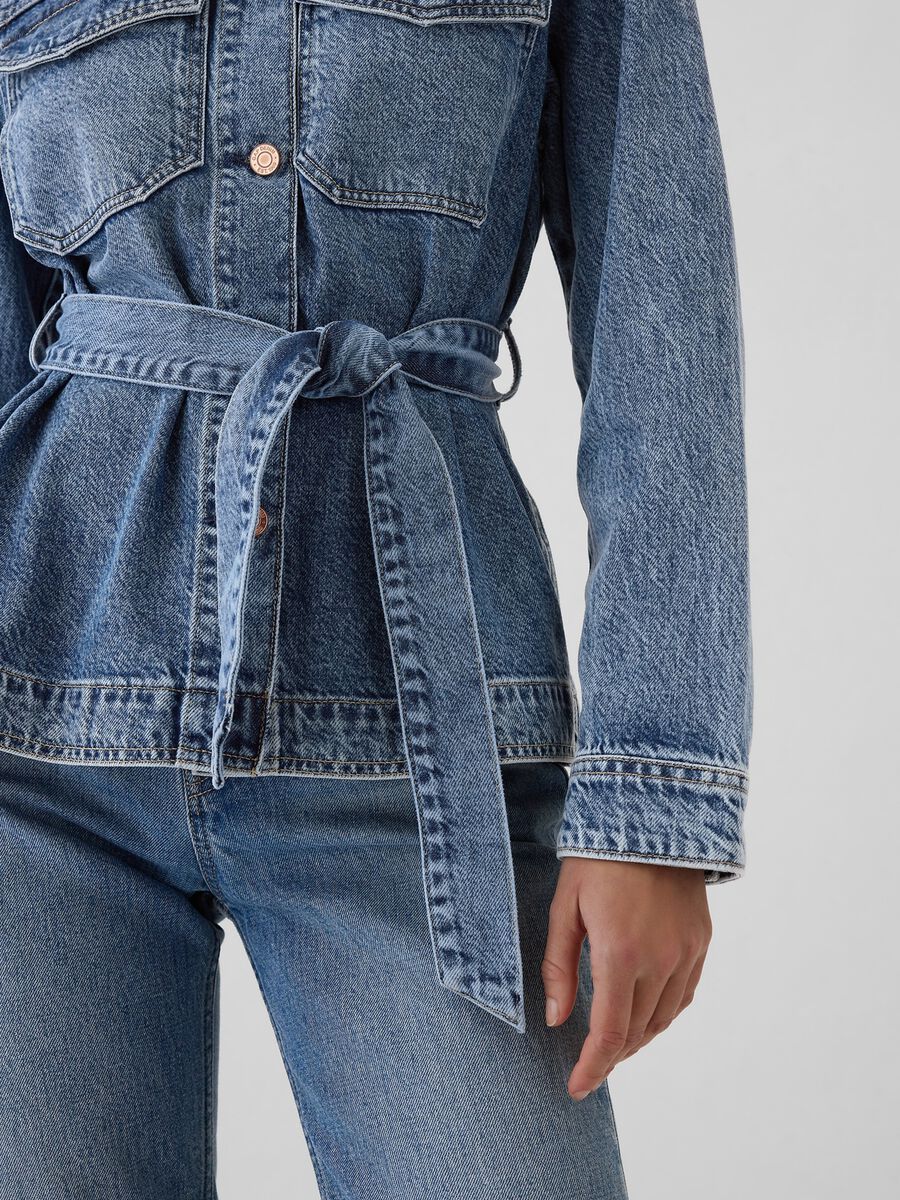 Giacca corta in denim con cintura Donna_3