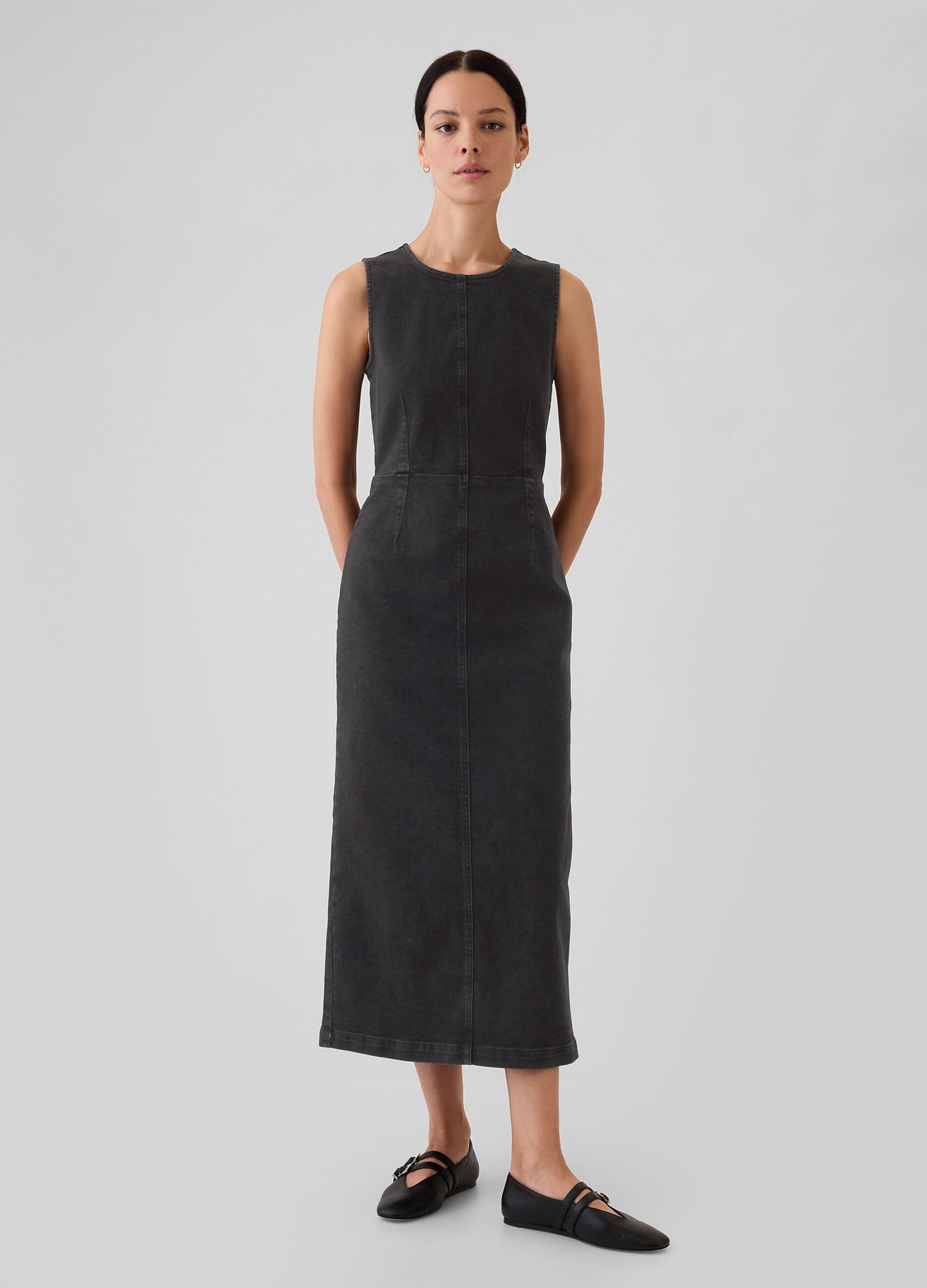Long sleeveless dress in denim