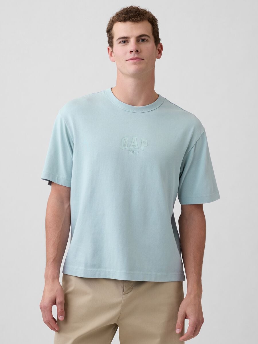 T-shirt in puro cotone a maniche corte con logo GAP Uomo_0