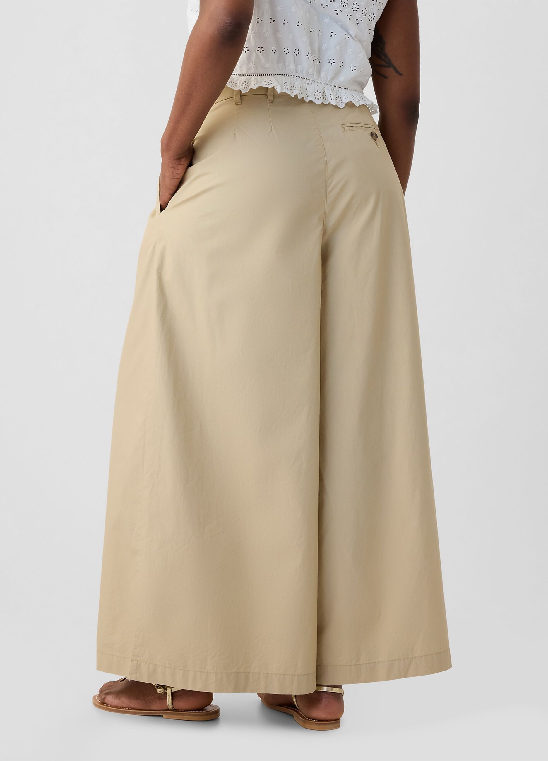 GAP x DÔEN Pantalone a vita alta con pinces_4