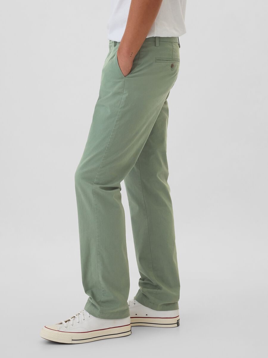 Pantalone chino in cotone stretch Uomo_2