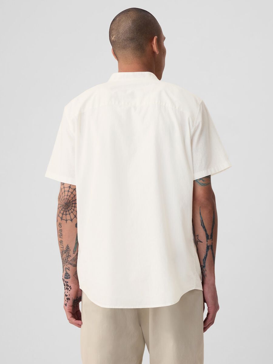 Camicia a maniche corte collo alla coreana Uomo_2