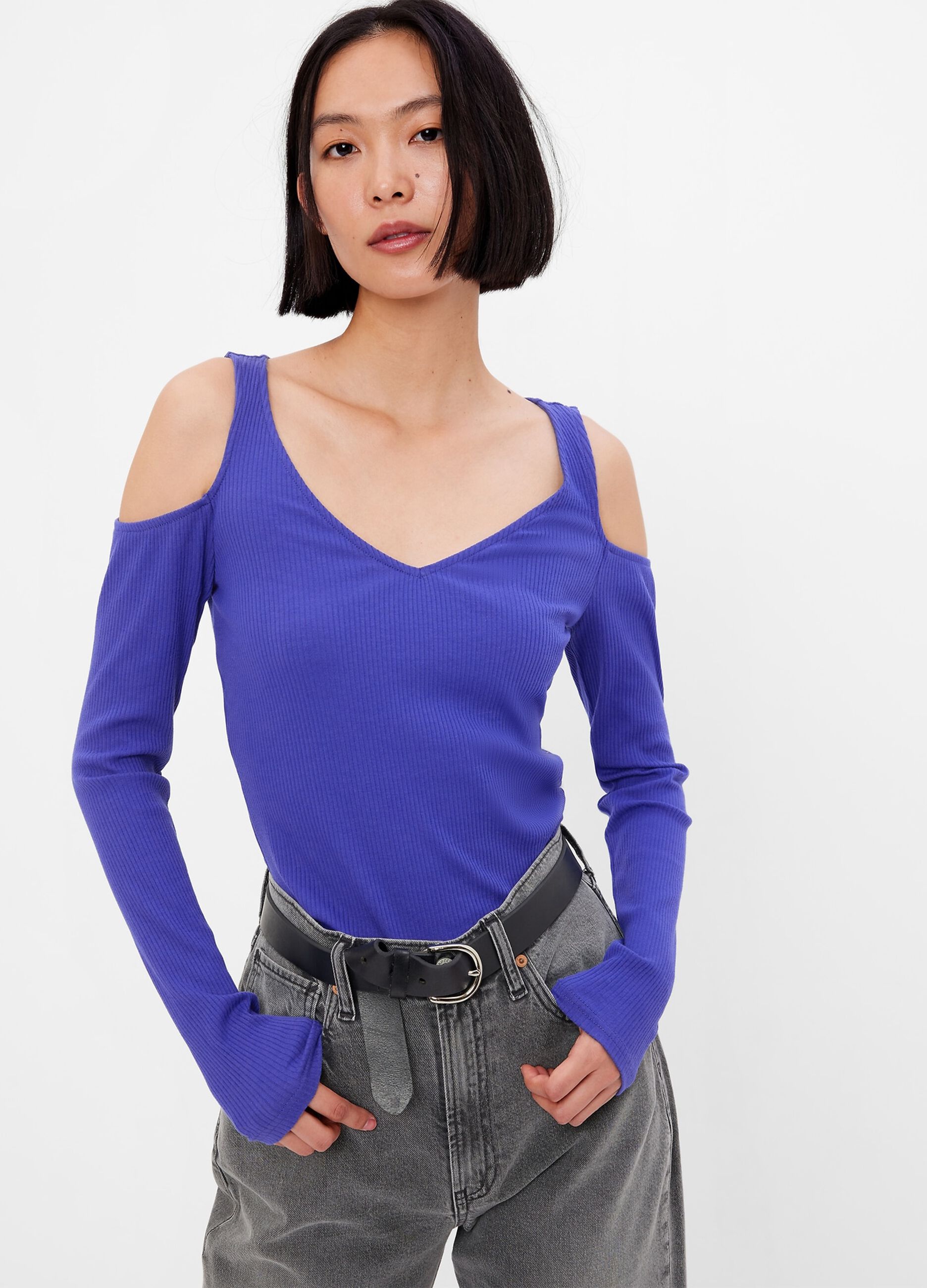 Ribbed T-shirt with cut-out shoulders
