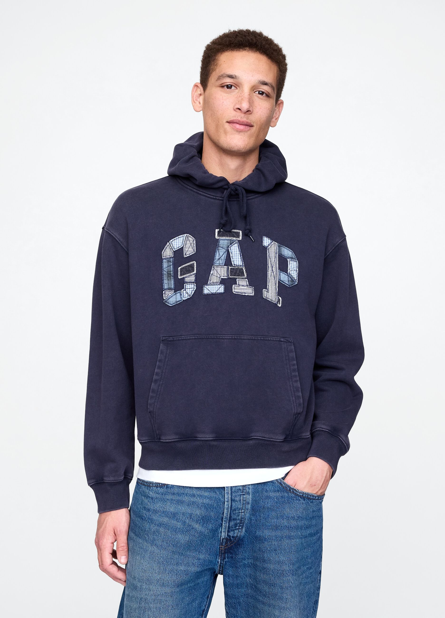 Felpa con cappuccio e patch logo 